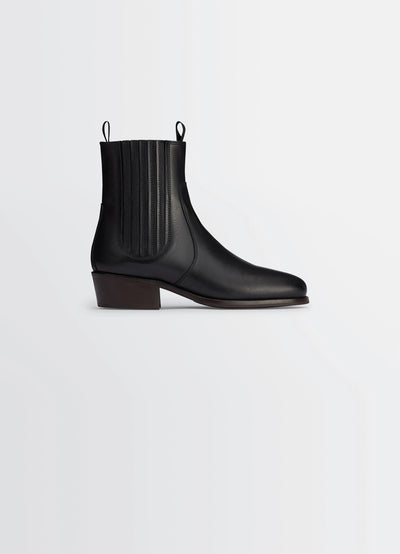 CHELSEA BOOTS