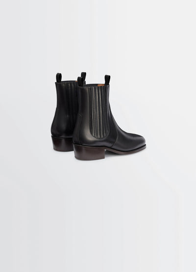 CHELSEA BOOTS