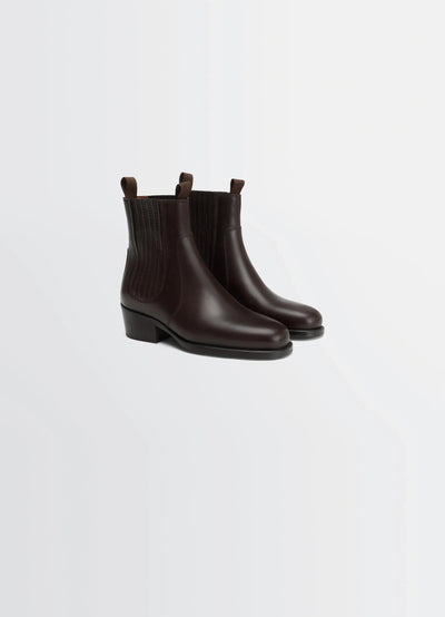 CHELSEA BOOTS