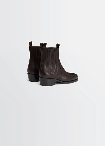CHELSEA BOOTS