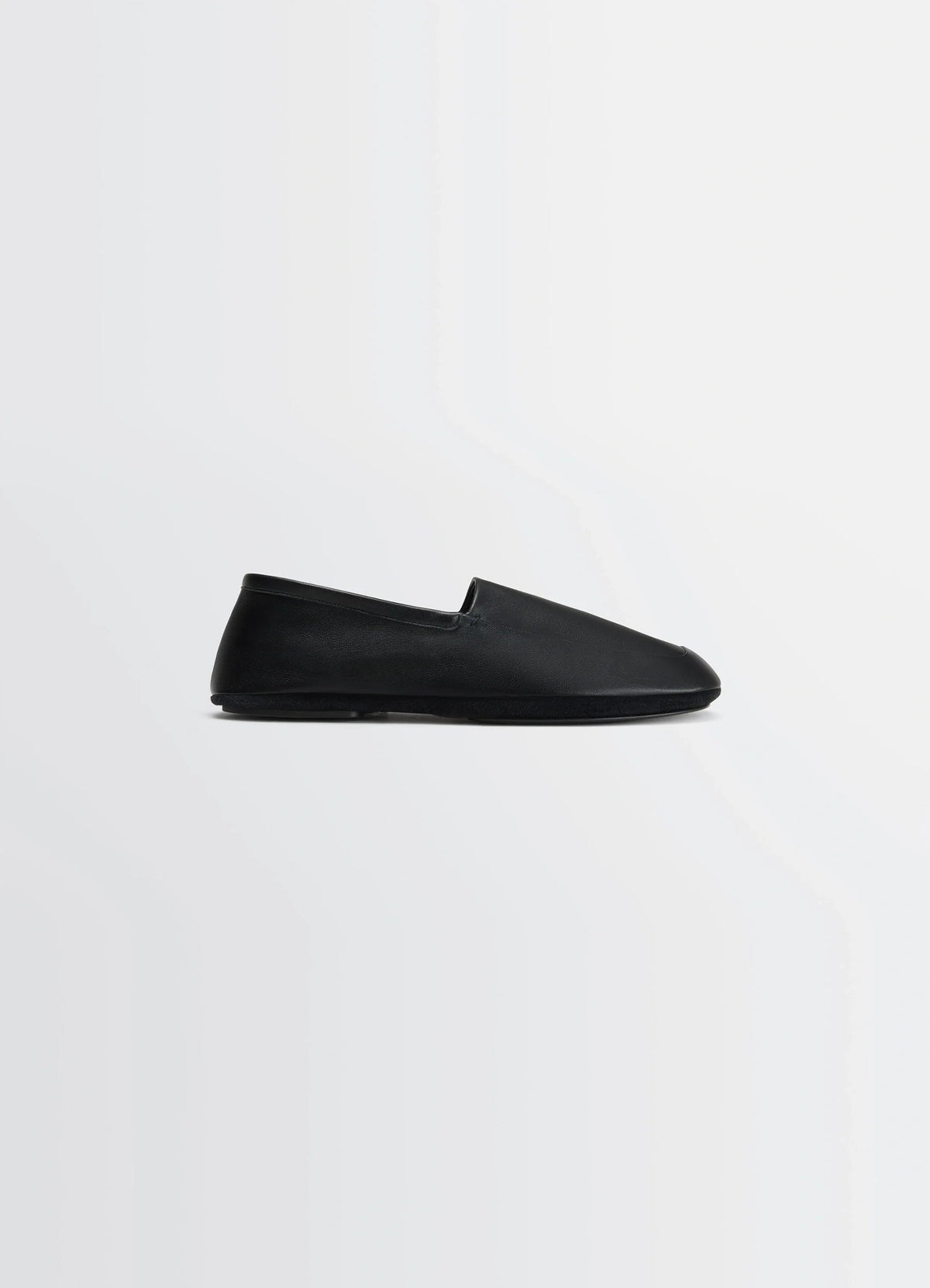 INDOOR SLIPPERS