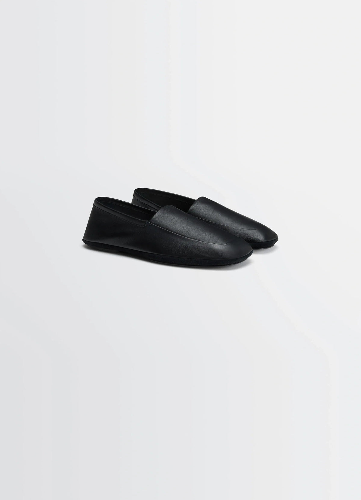 INDOOR SLIPPERS