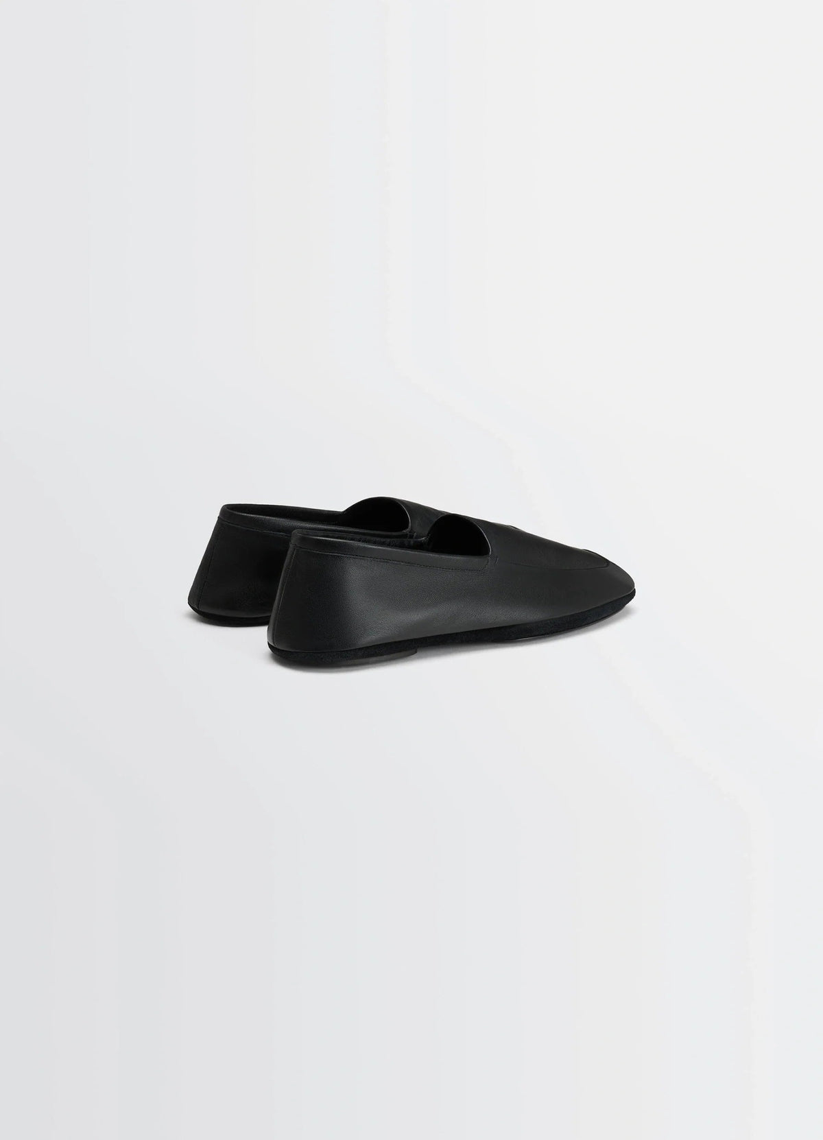 INDOOR SLIPPERS