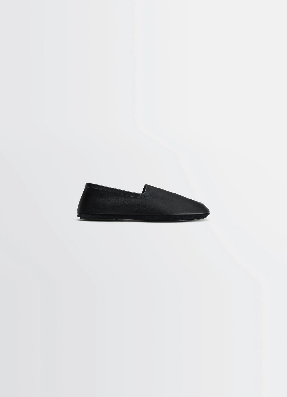 INDOOR SLIPPERS