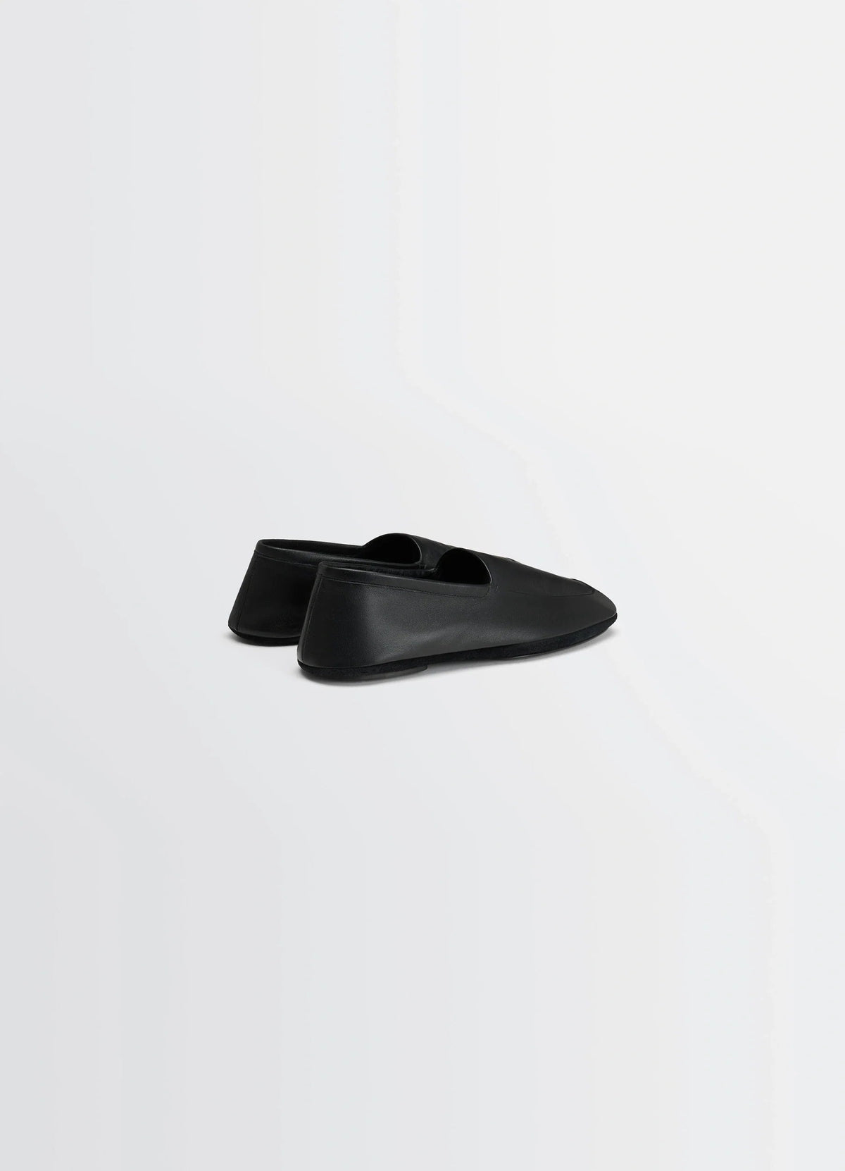 INDOOR SLIPPERS