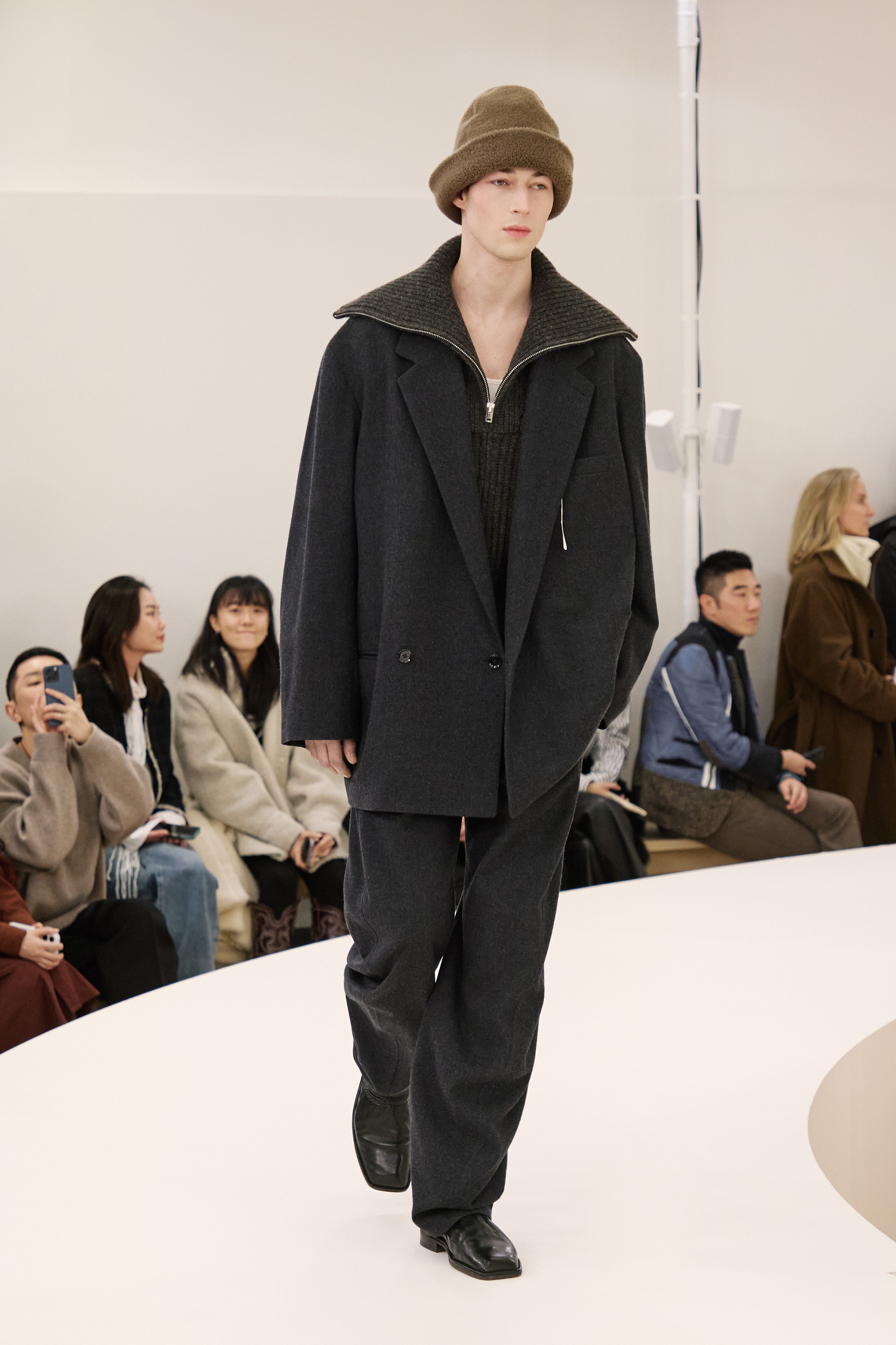 LOOK 17