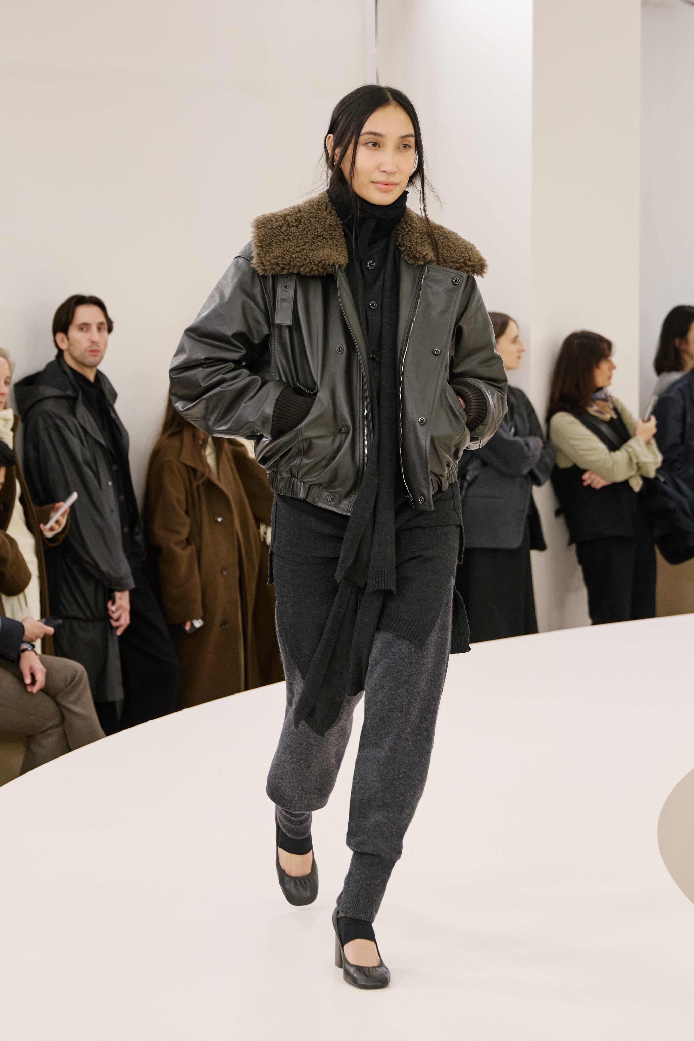 LOOK 24