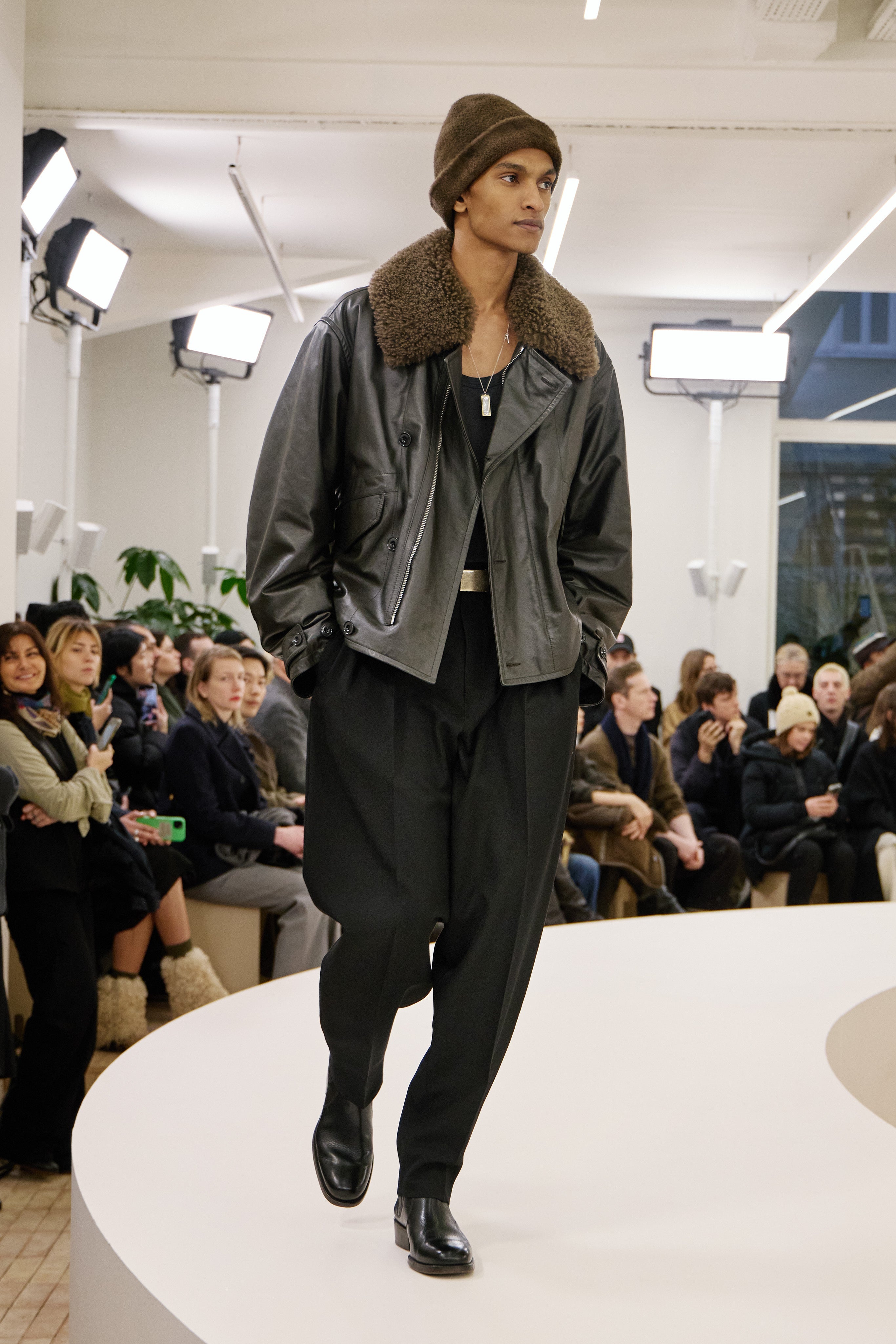 LOOK 25