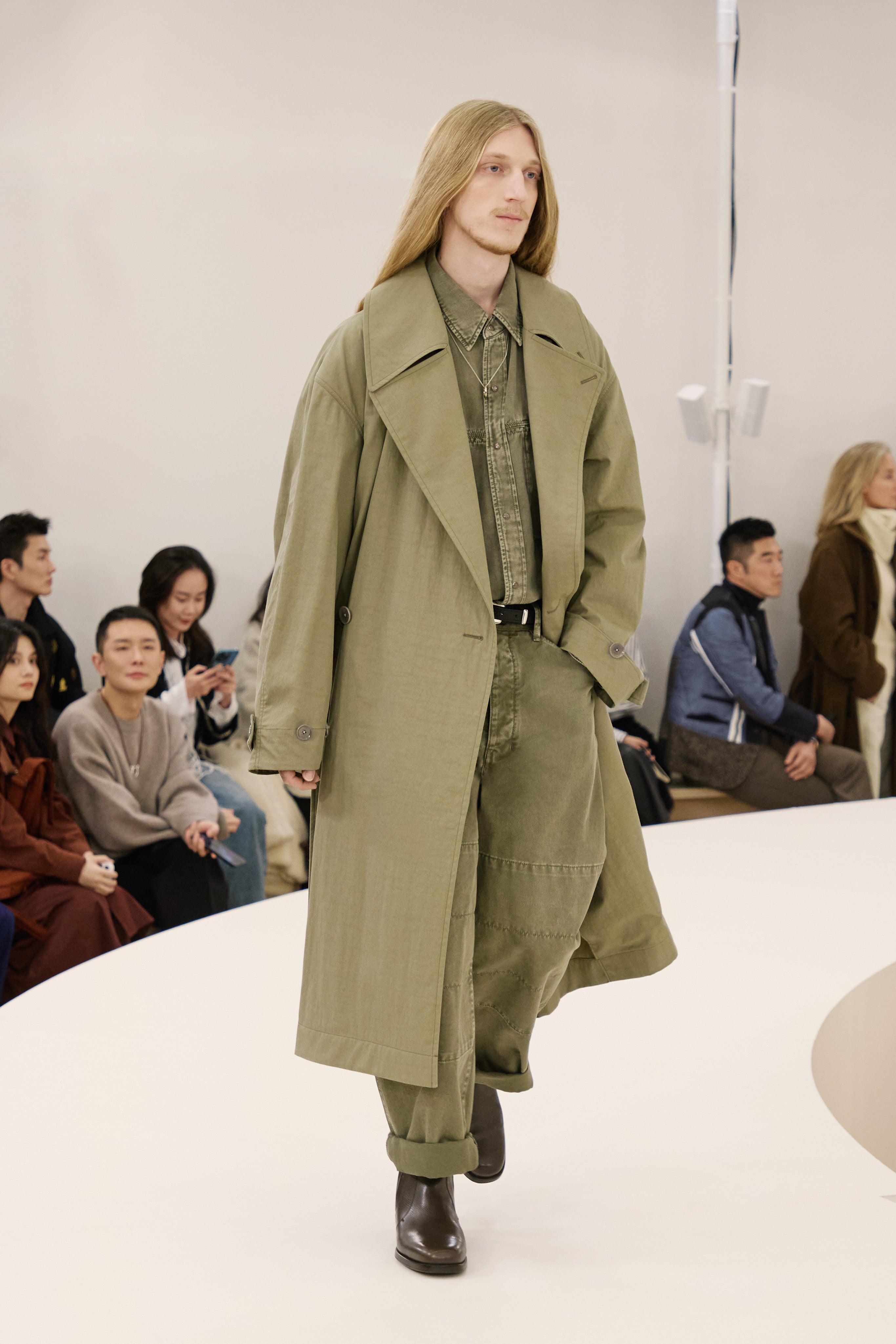 LOOK 27