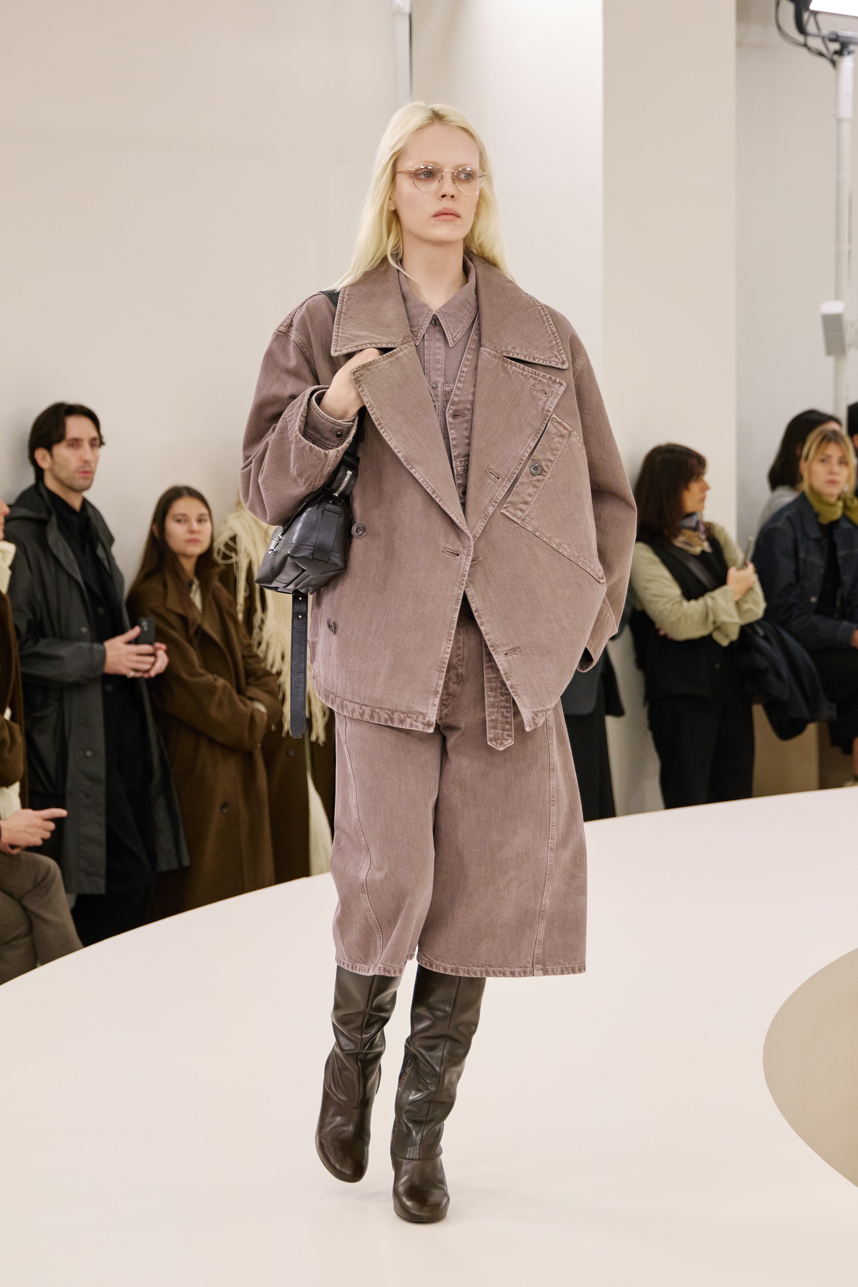 LOOK 28
