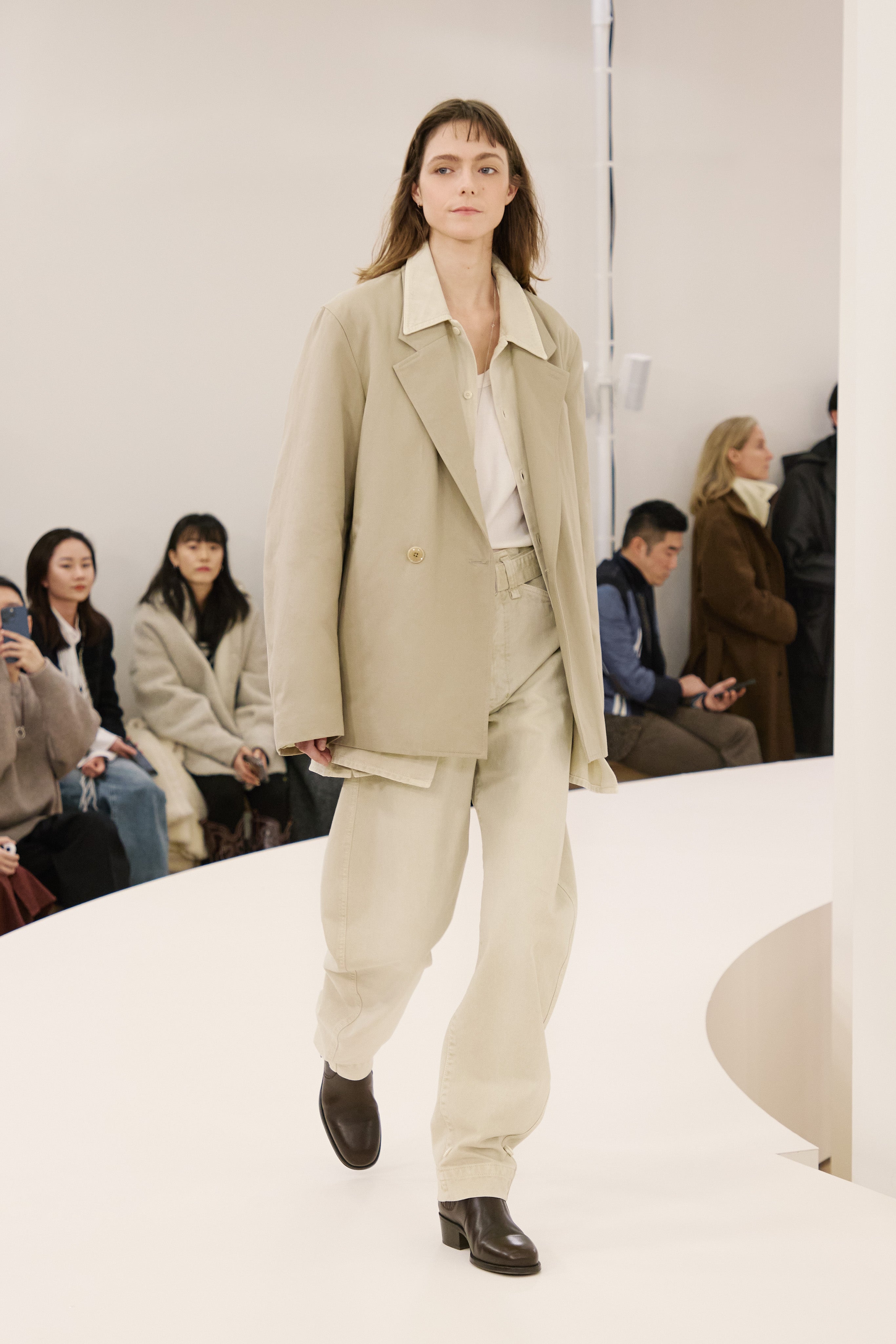 LOOK 29