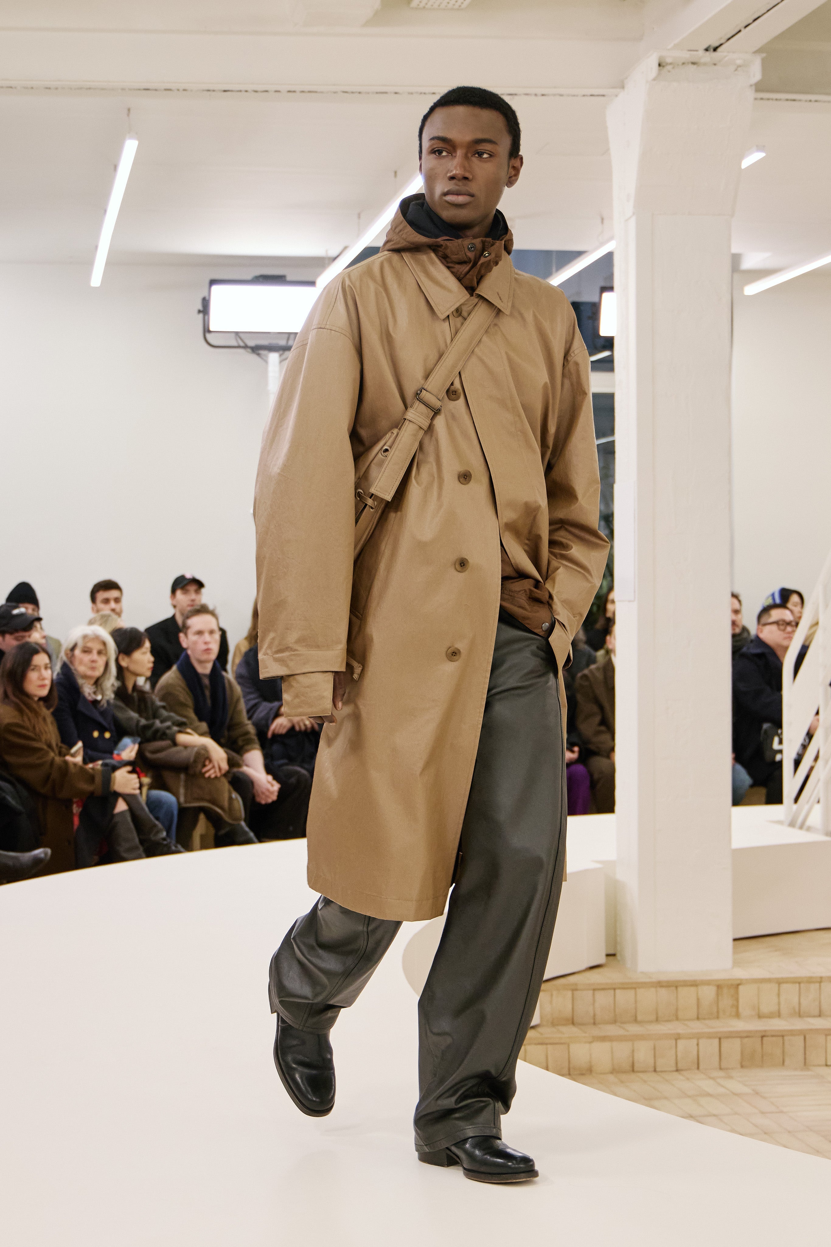 LOOK 32