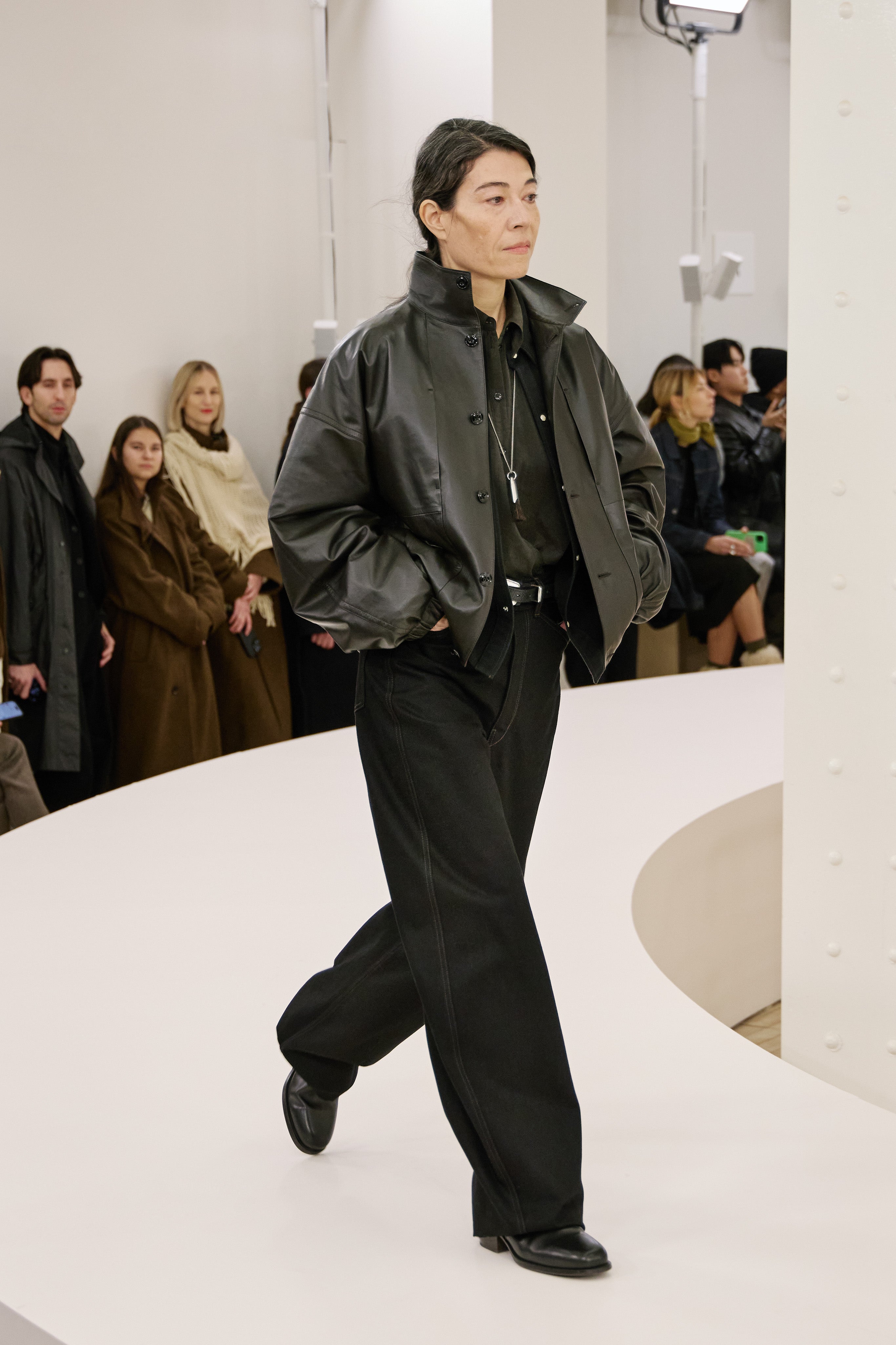 LOOK 44