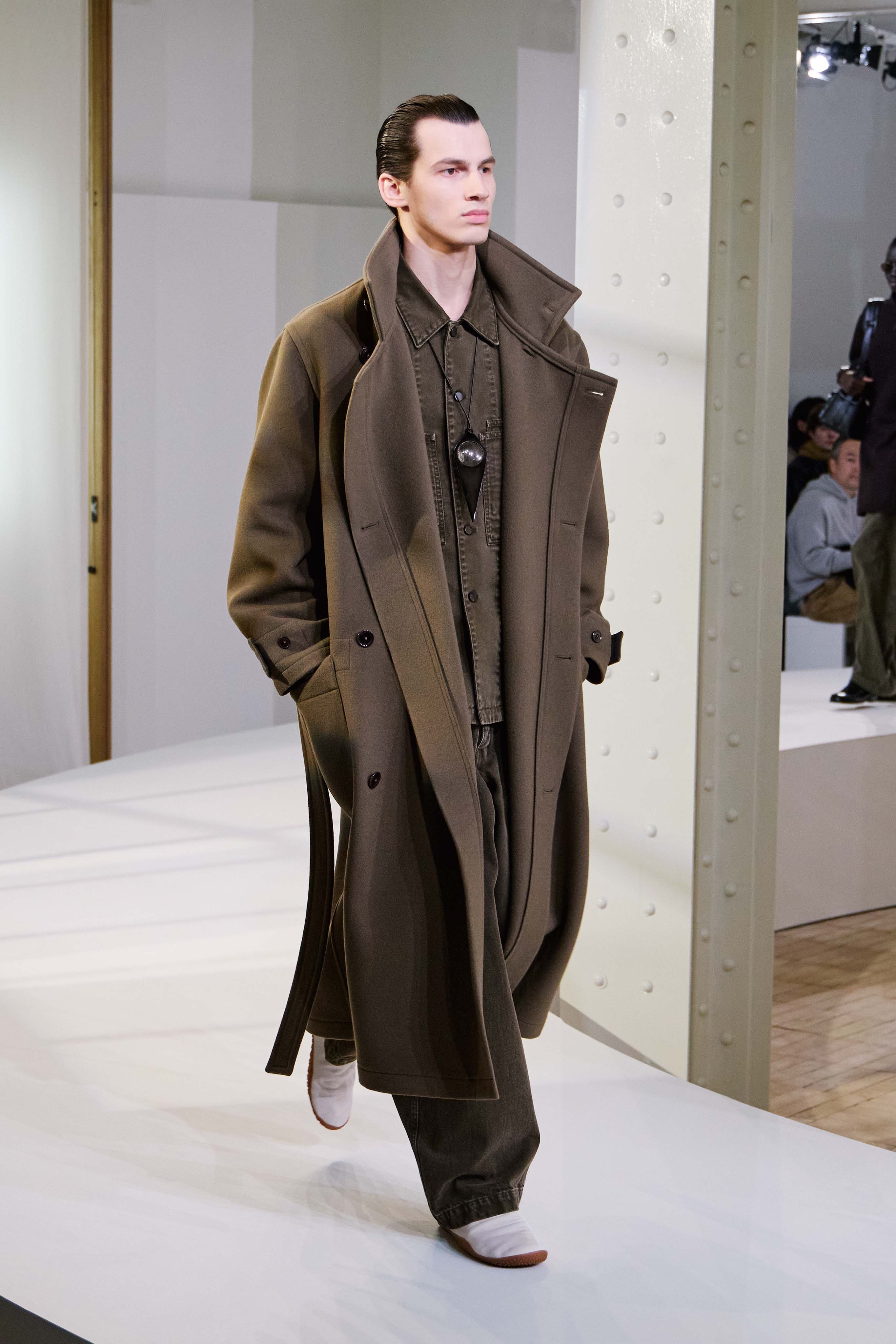 LOOK 16