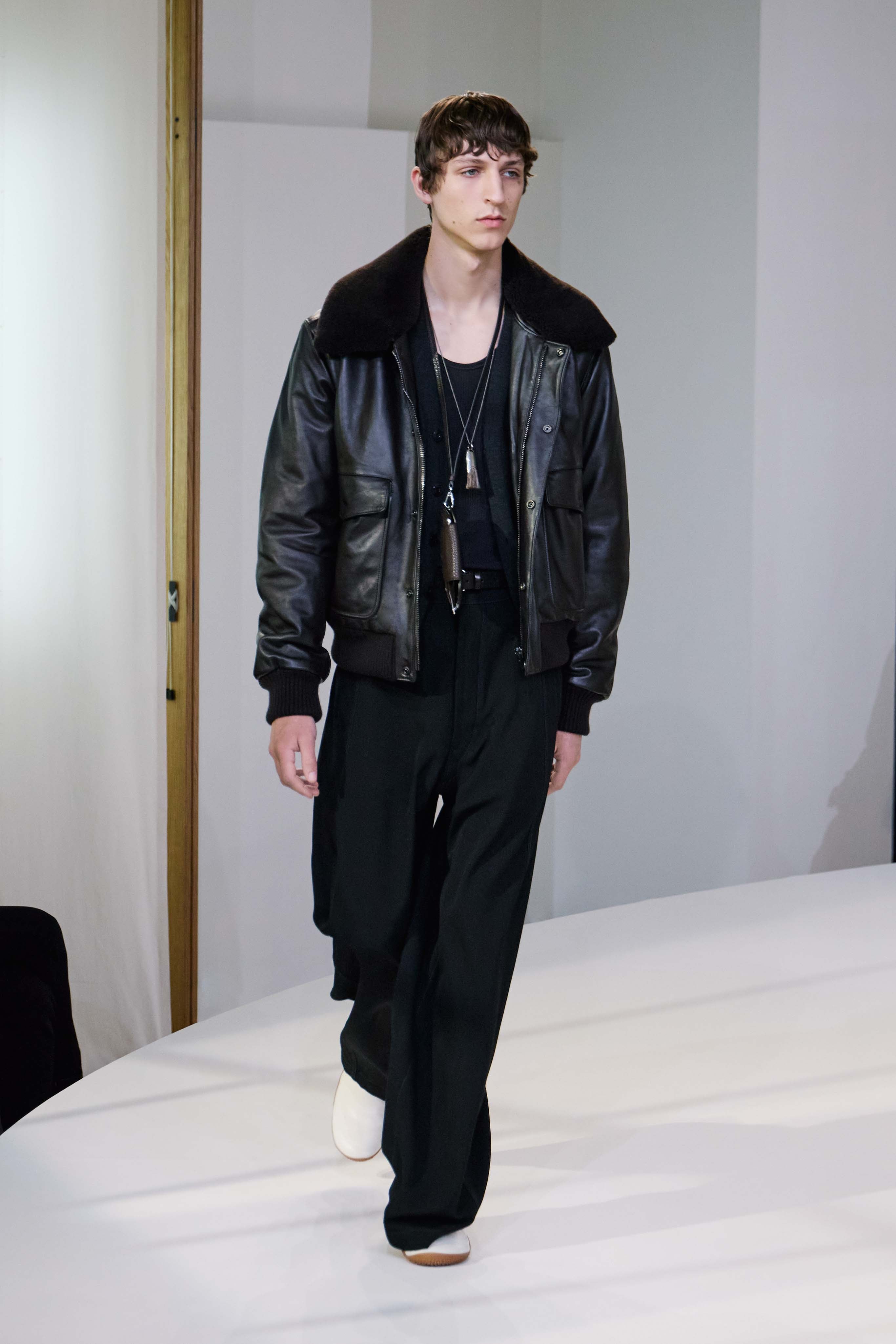 LOOK 19