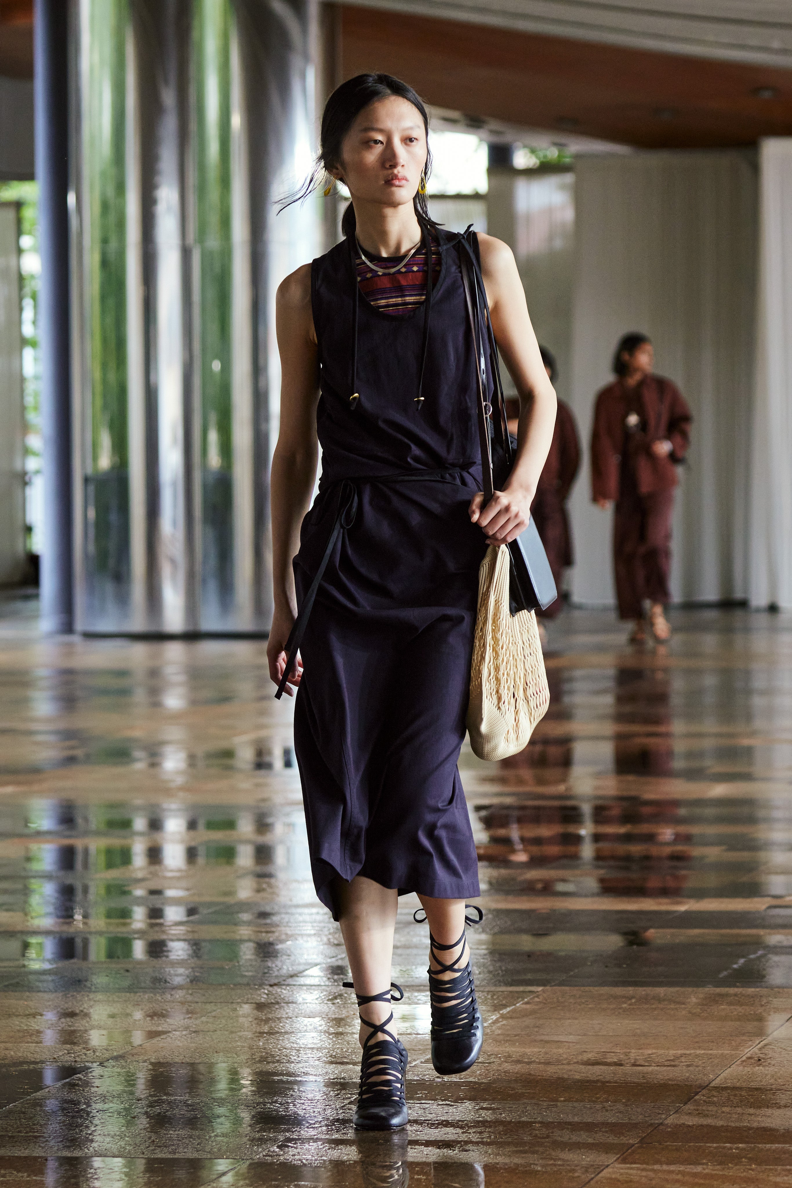 LOOK 27