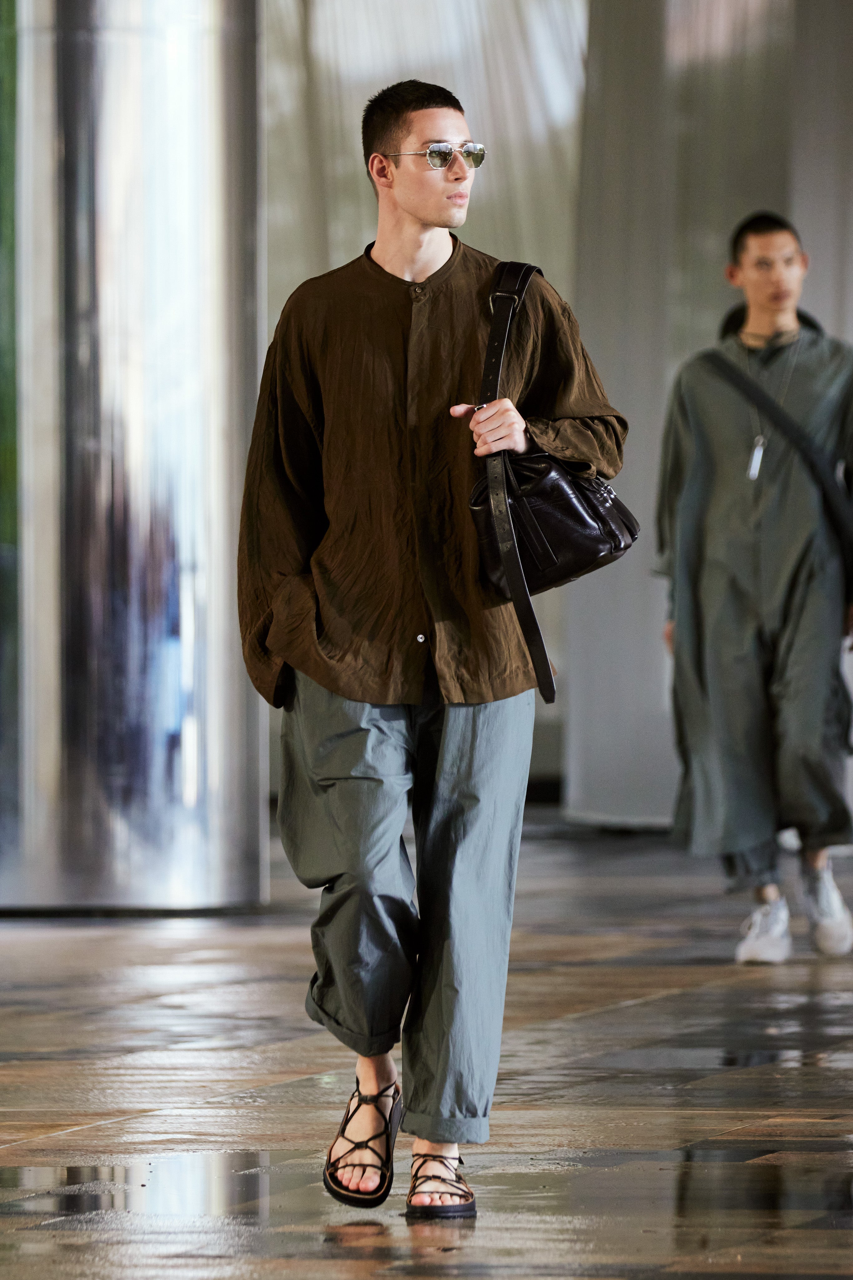 LOOK 32