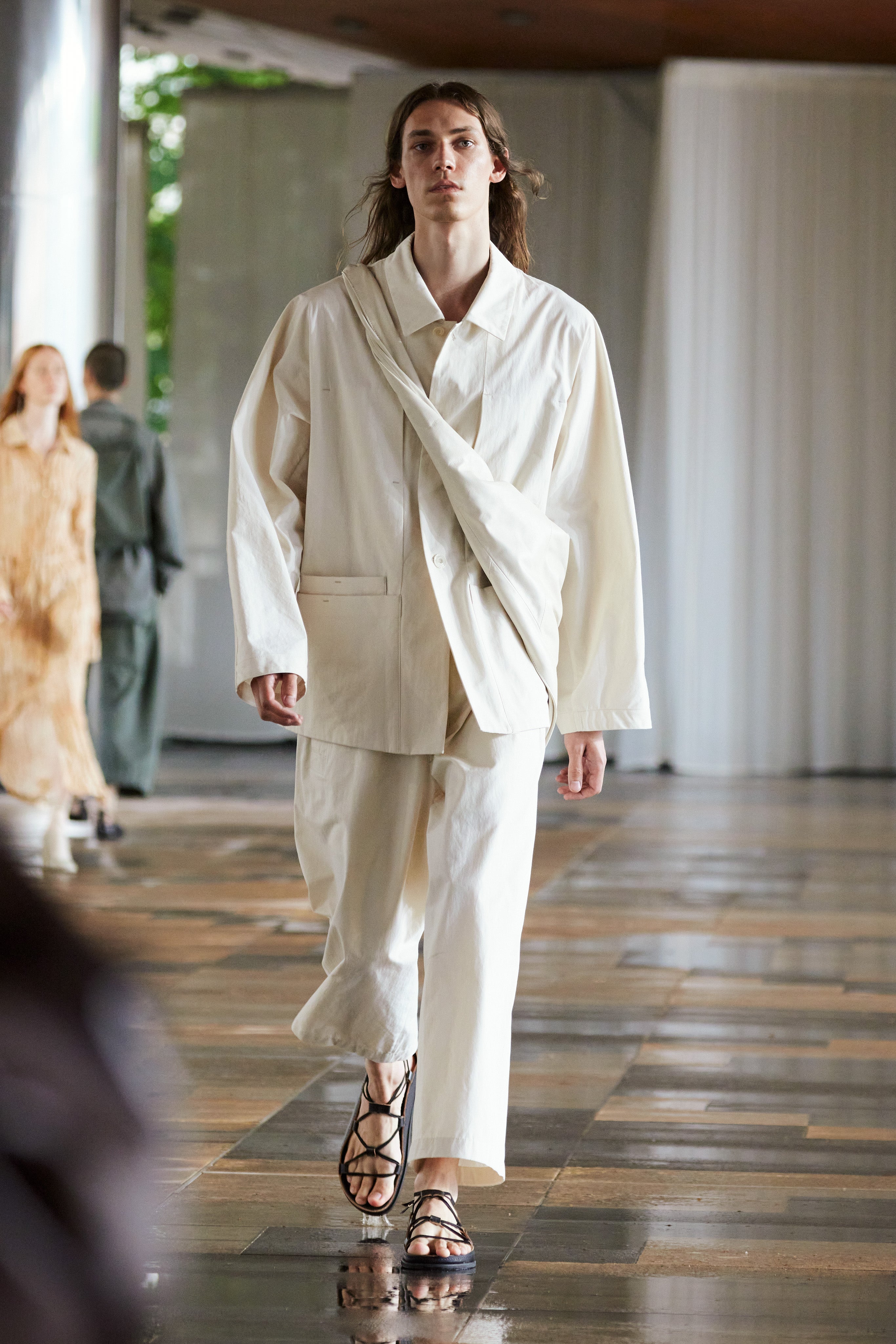 LOOK 44