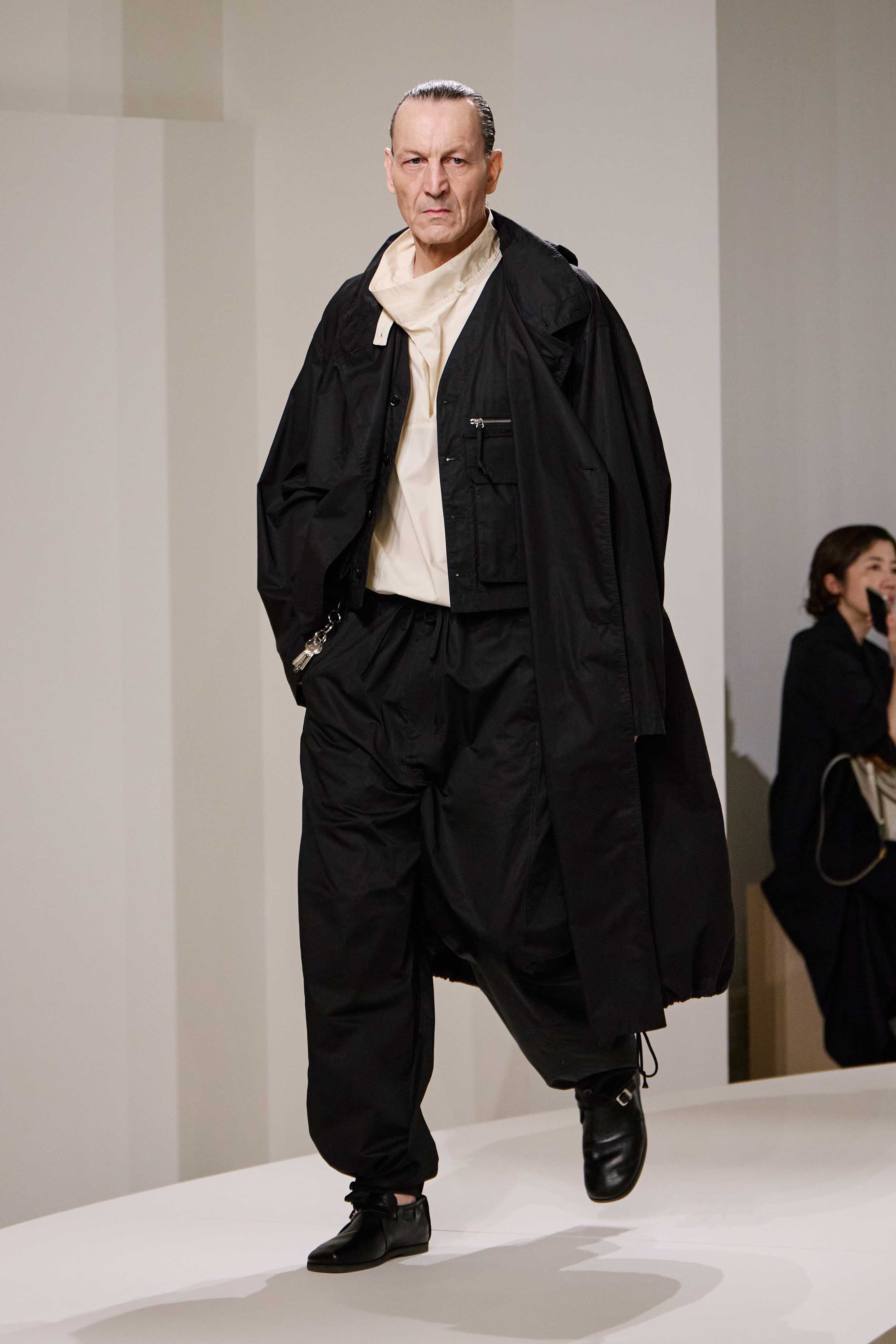 LOOK 19