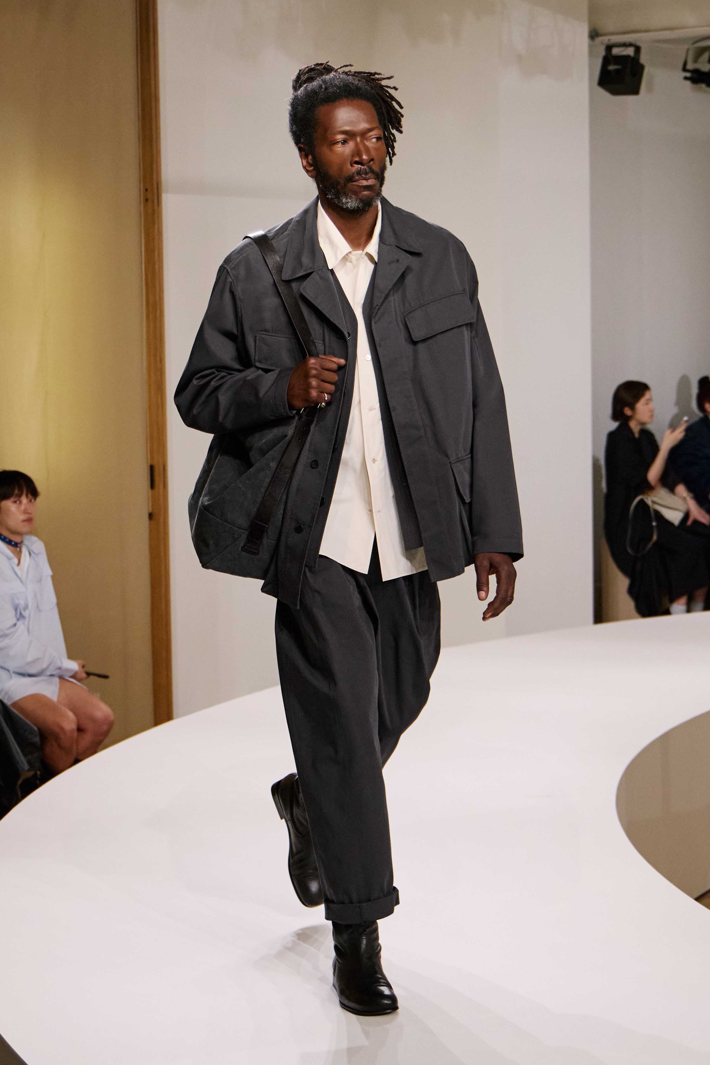LOOK 44