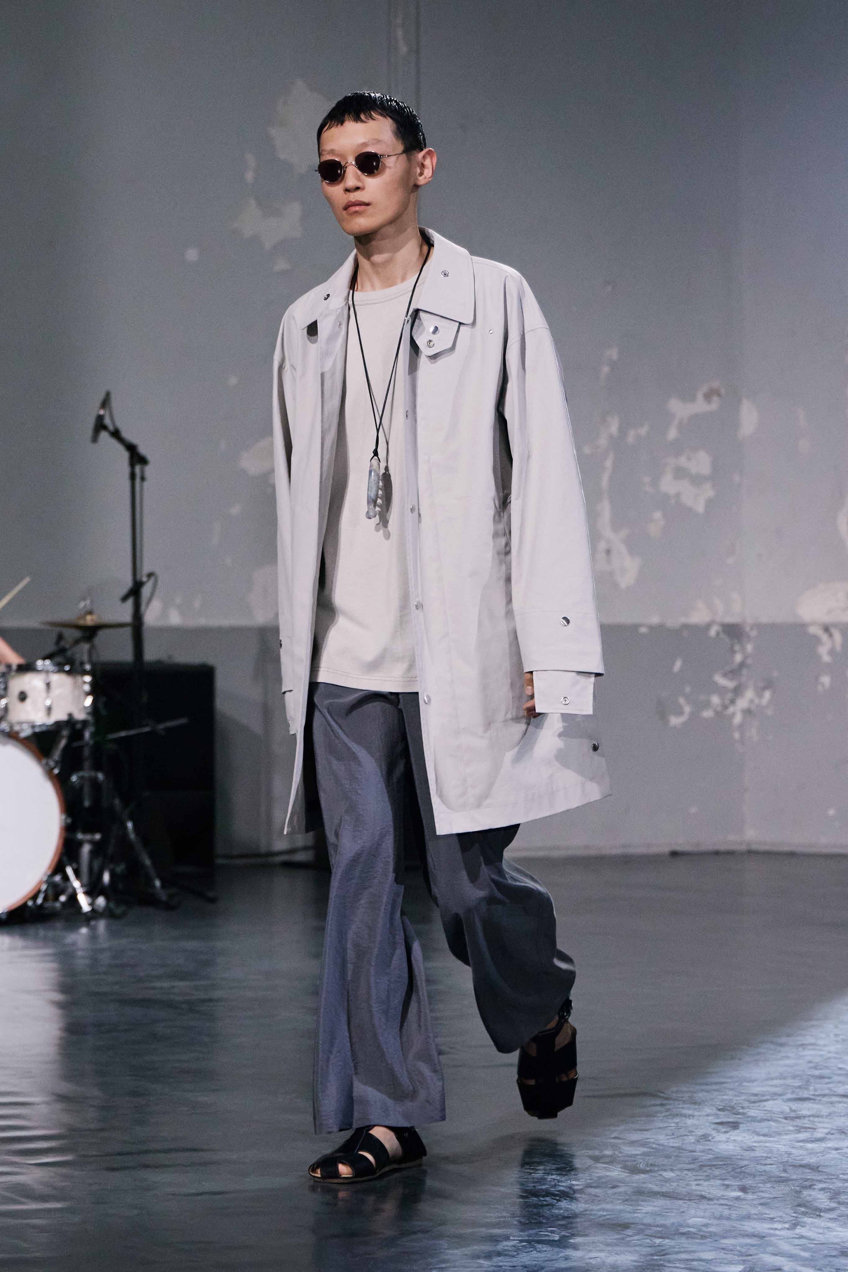 LOOK 17