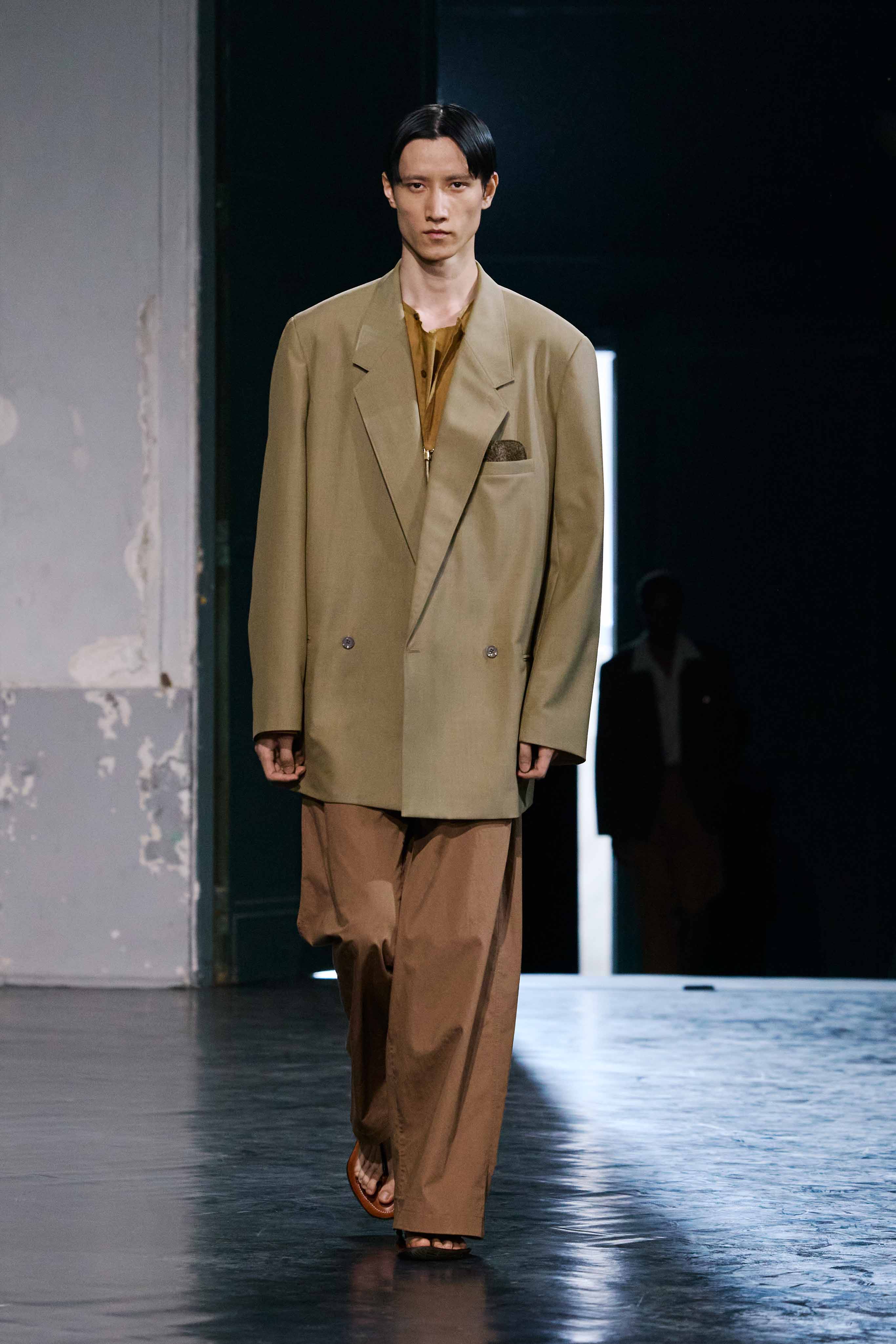 LOOK 19