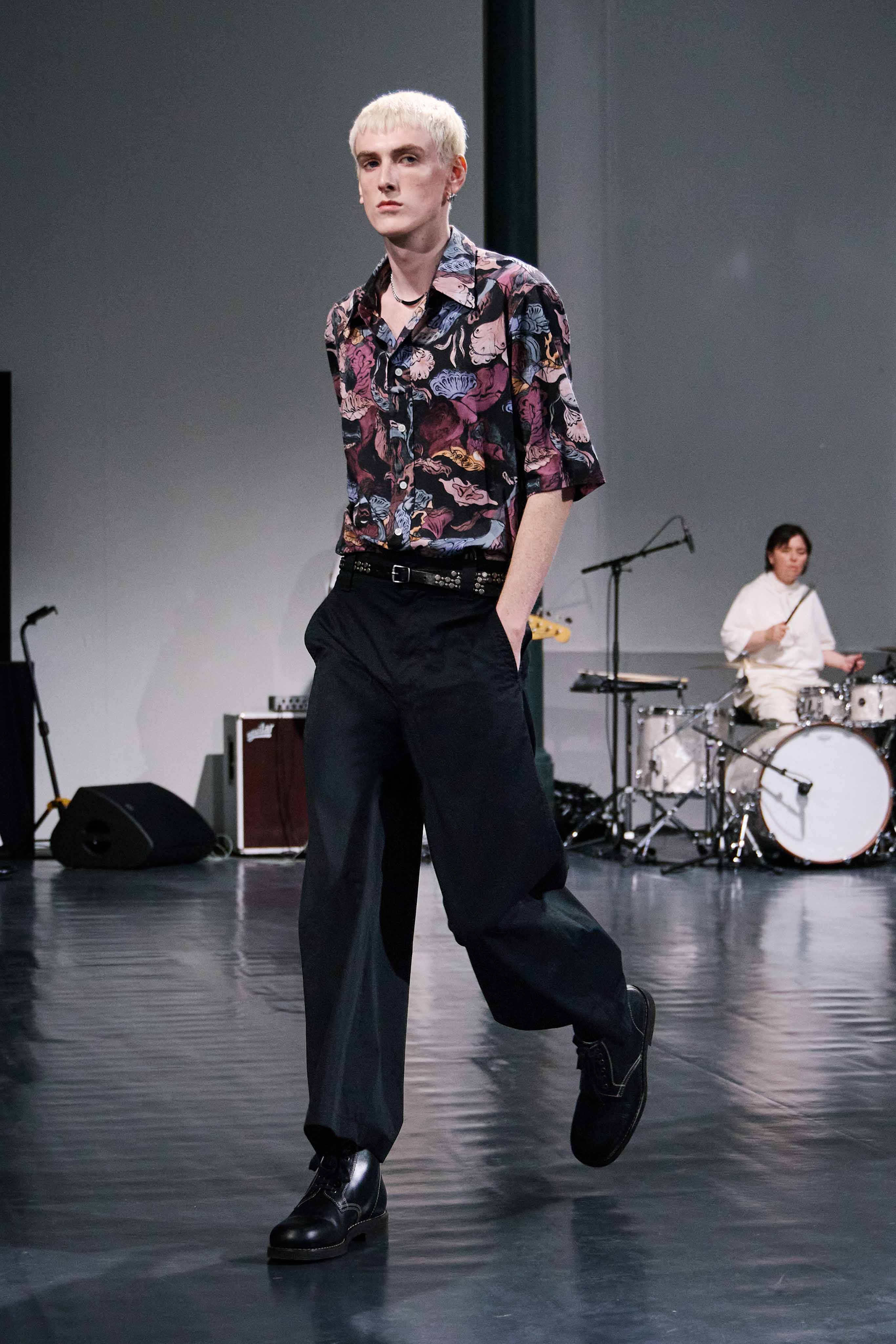 LOOK 27