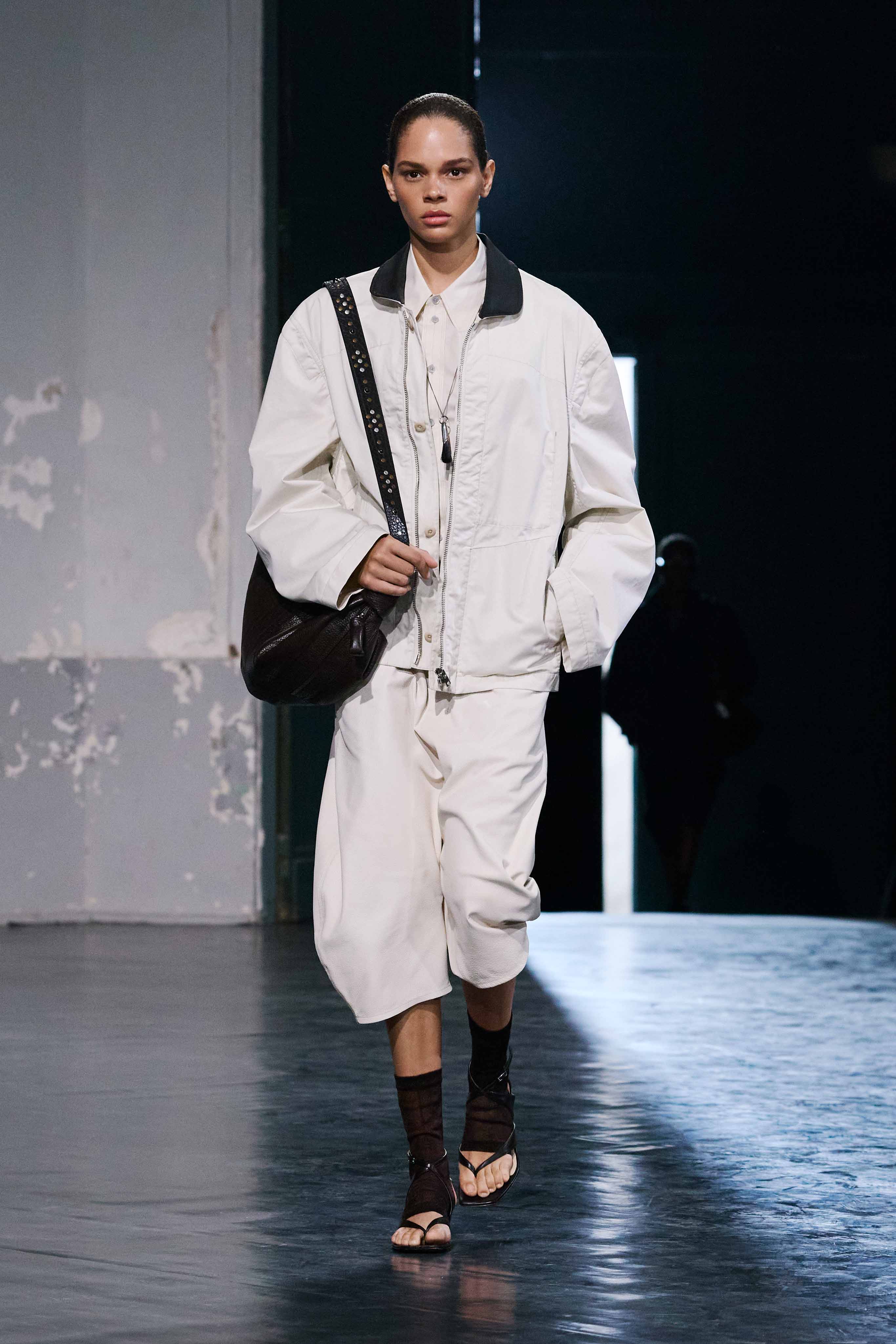 LOOK 32