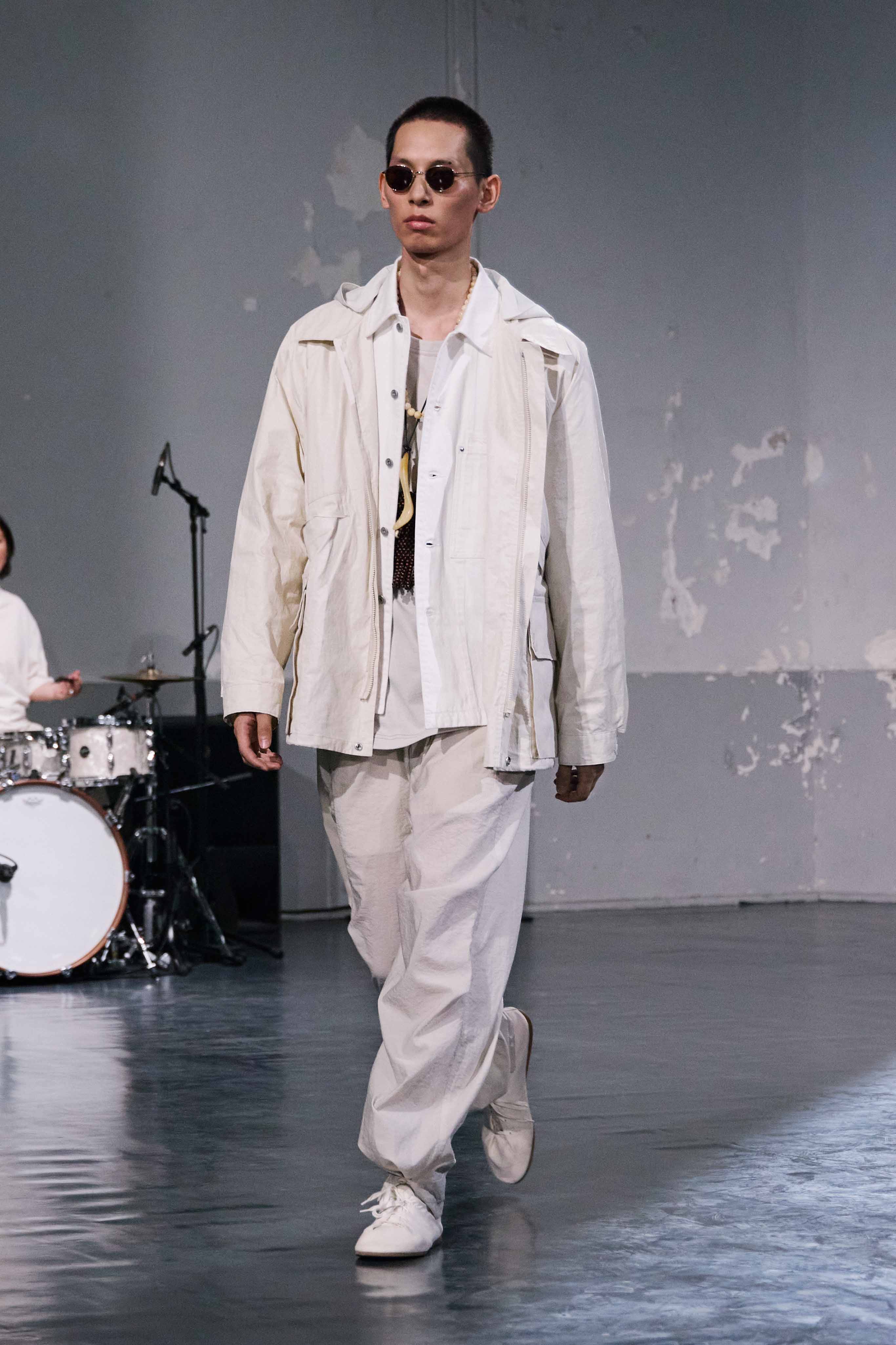 LOOK 38