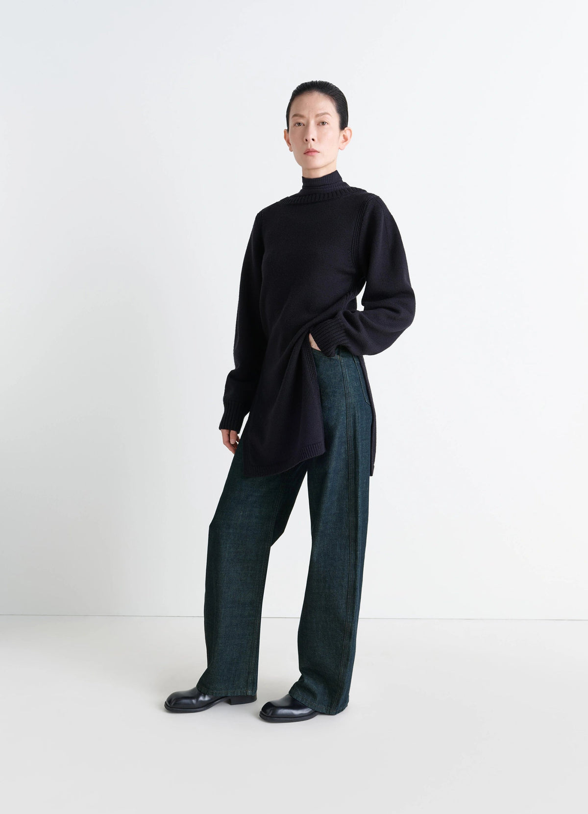 HIGH WAISTED CURVED PANTS