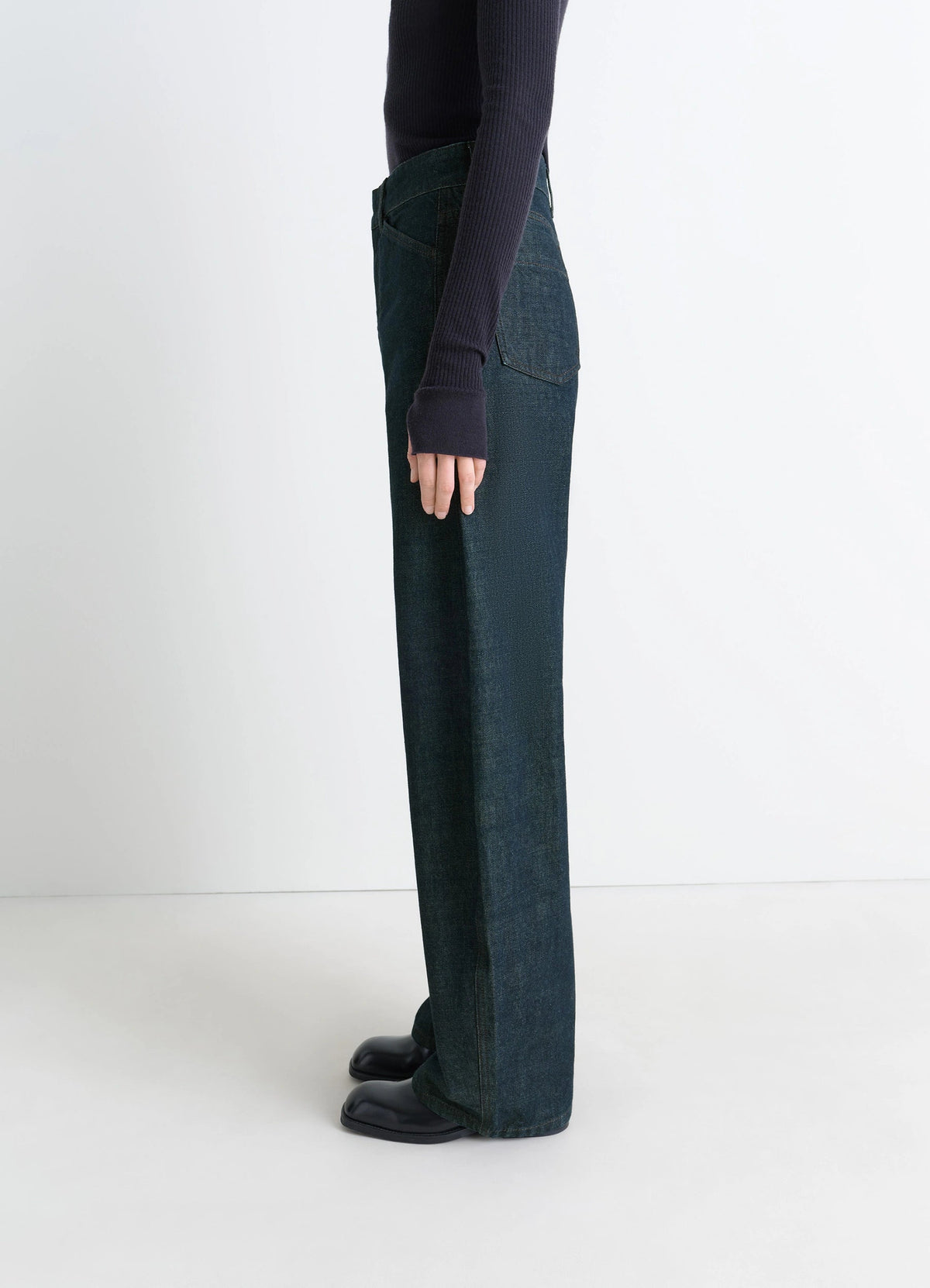 HIGH WAISTED CURVED PANTS