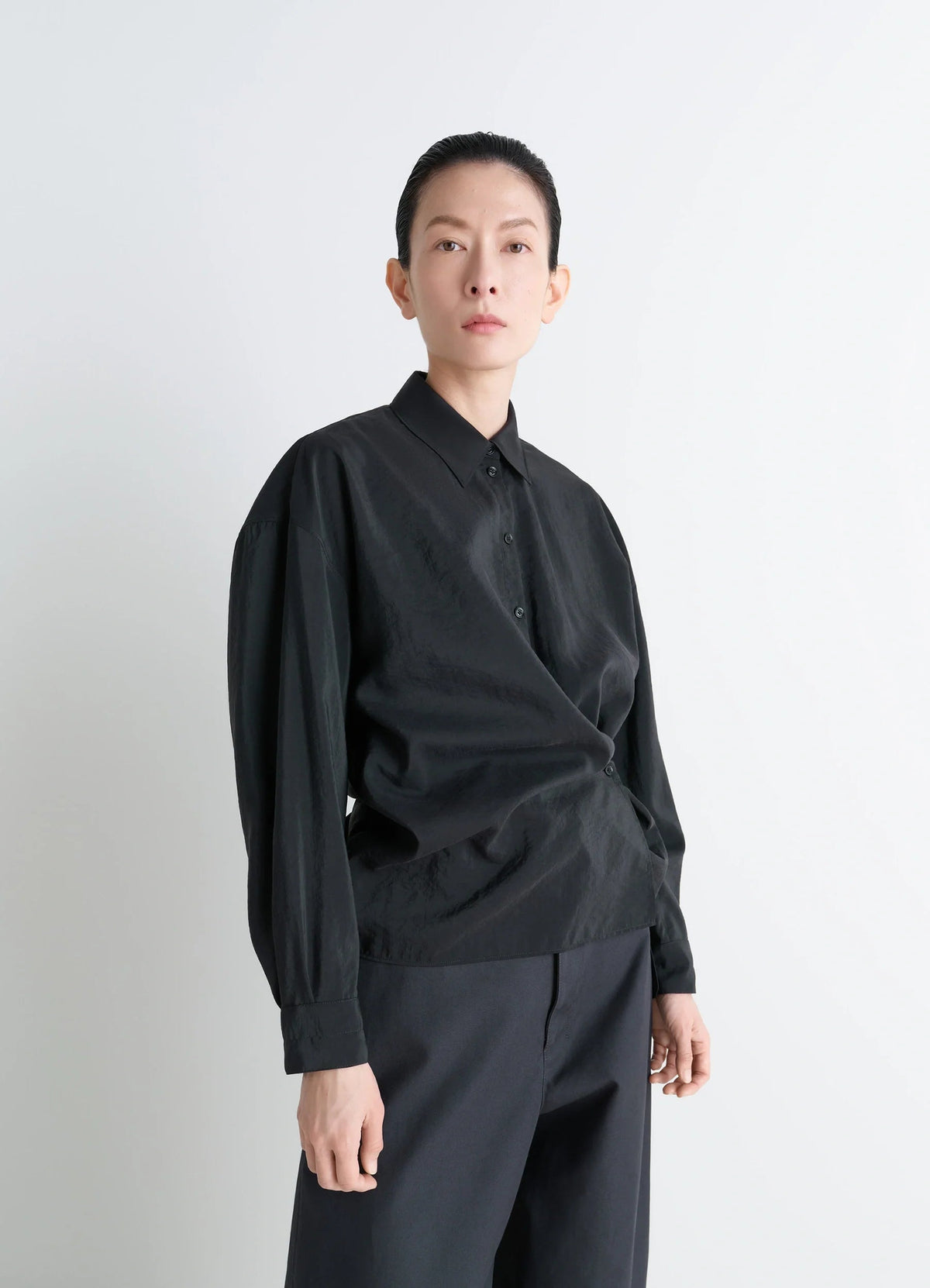 STRAIGHT COLLAR TWISTED SHIRT