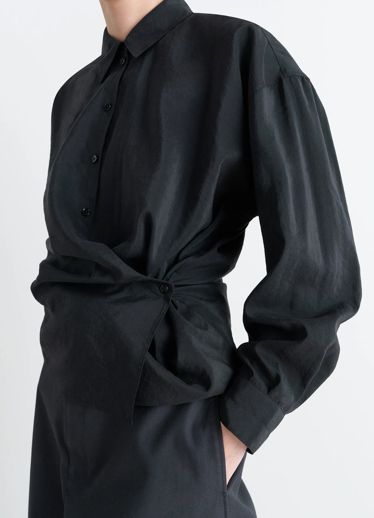 STRAIGHT COLLAR TWISTED SHIRT