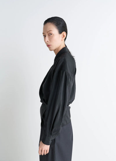 STRAIGHT COLLAR TWISTED SHIRT