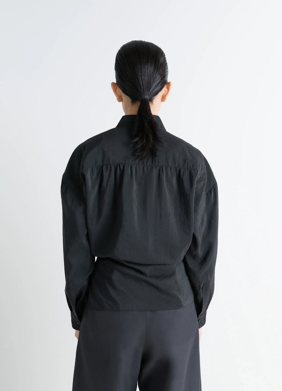 STRAIGHT COLLAR TWISTED SHIRT
