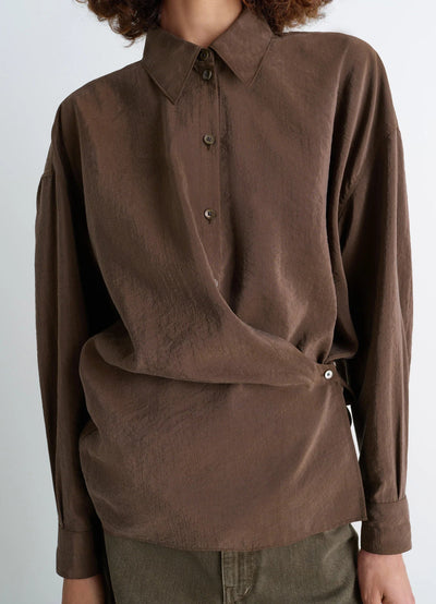 STRAIGHT COLLAR TWISTED SHIRT