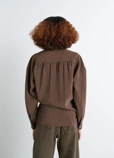 STRAIGHT COLLAR TWISTED SHIRT