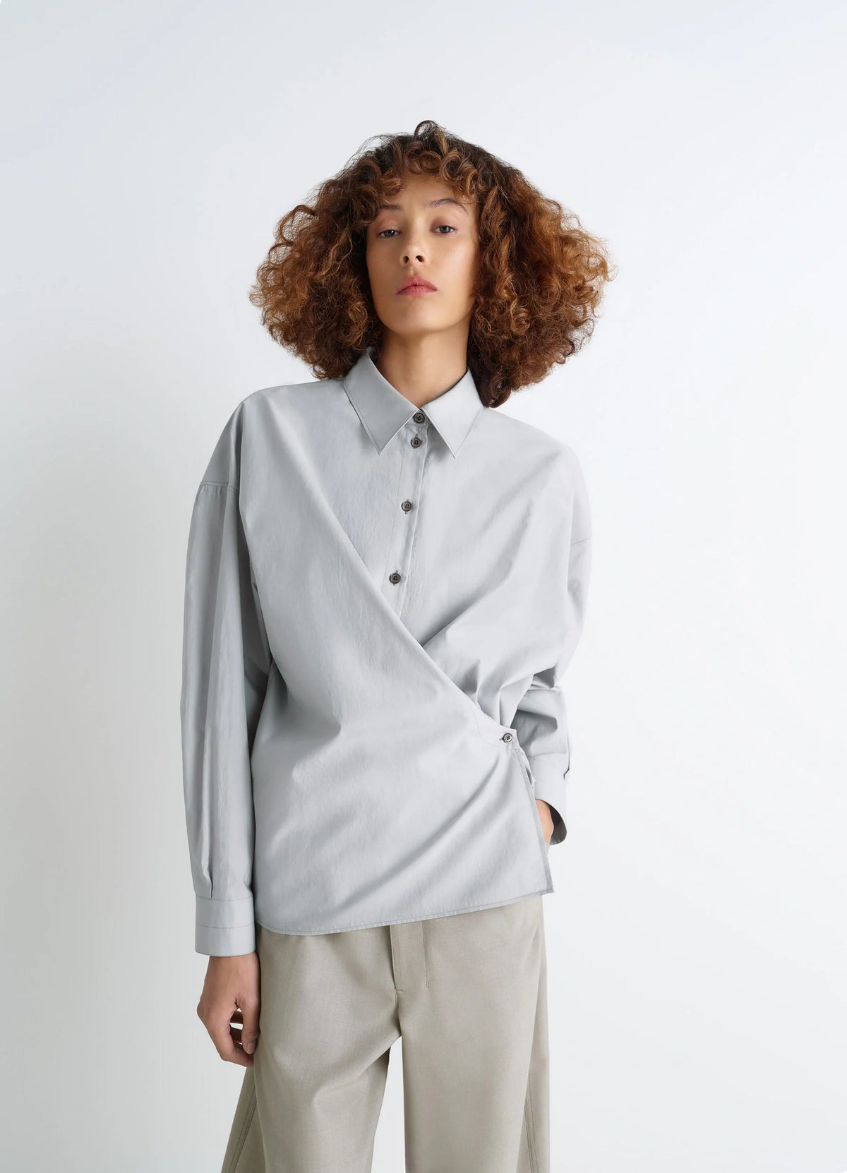 STRAIGHT COLLAR TWISTED SHIRT