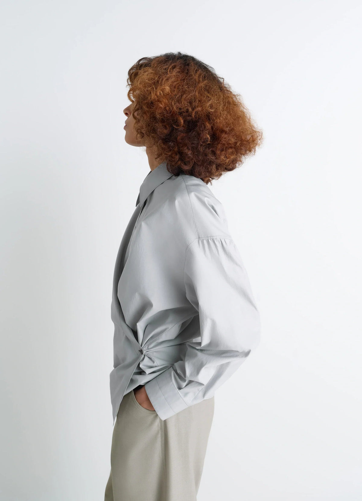 STRAIGHT COLLAR TWISTED SHIRT