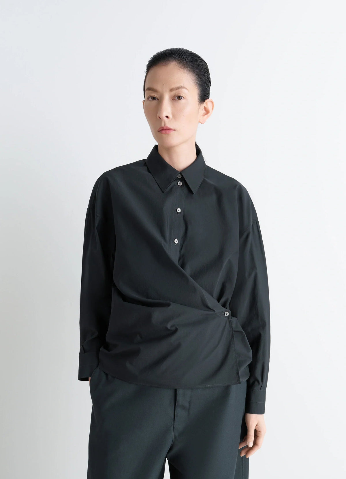 STRAIGHT COLLAR TWISTED SHIRT