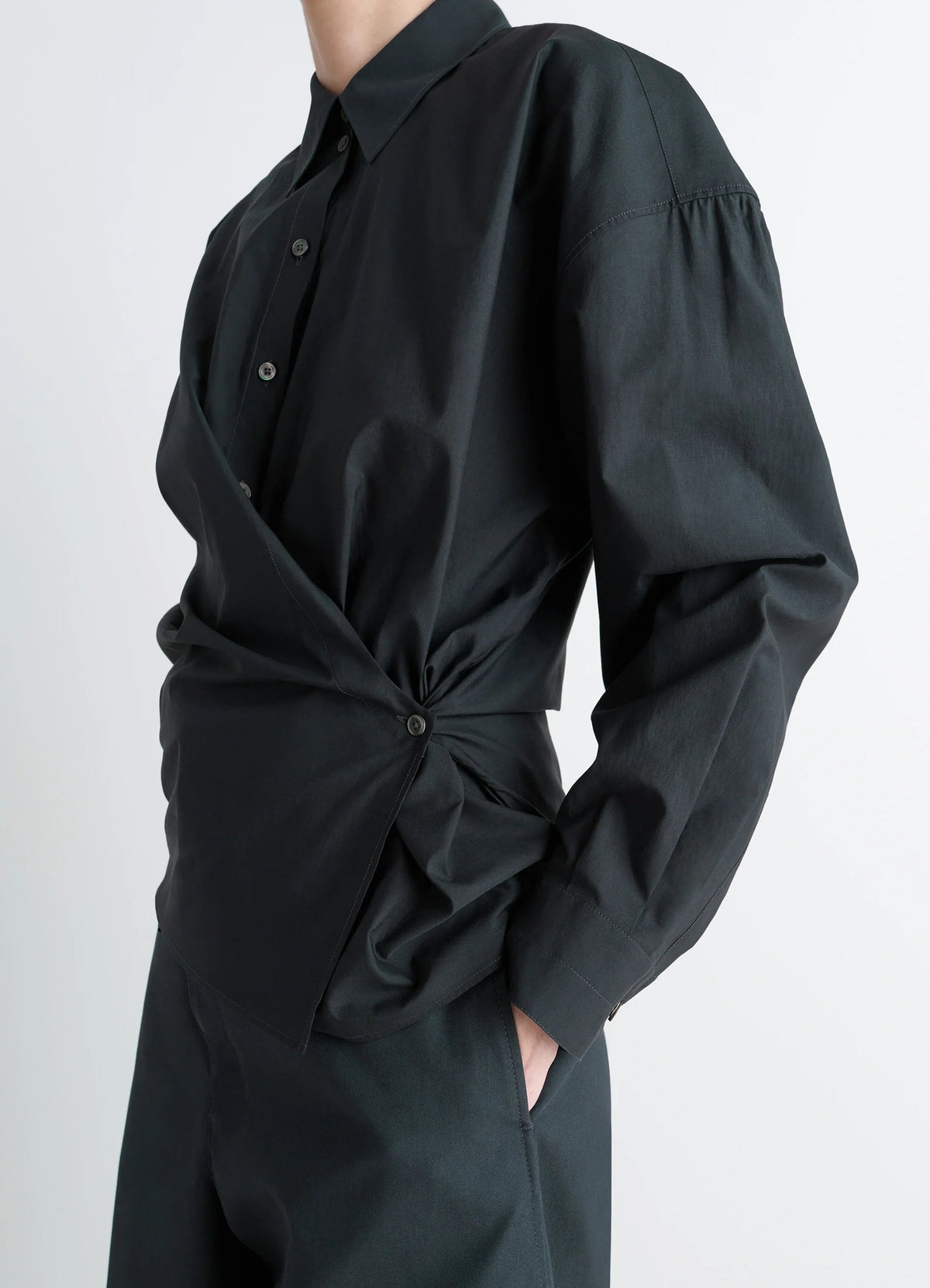 STRAIGHT COLLAR TWISTED SHIRT