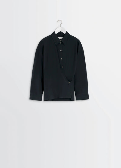 STRAIGHT COLLAR TWISTED SHIRT