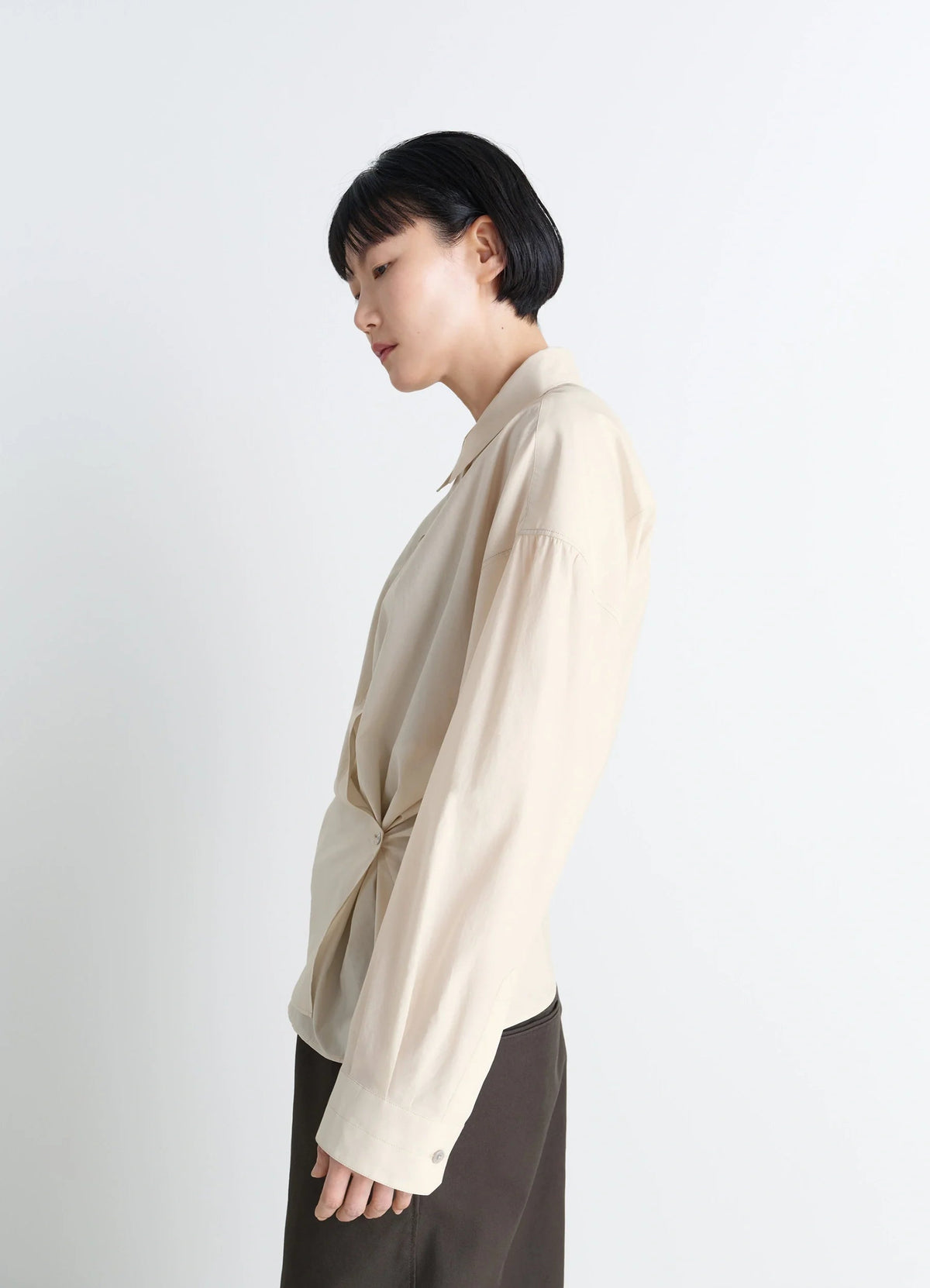 STRAIGHT COLLAR TWISTED SHIRT
