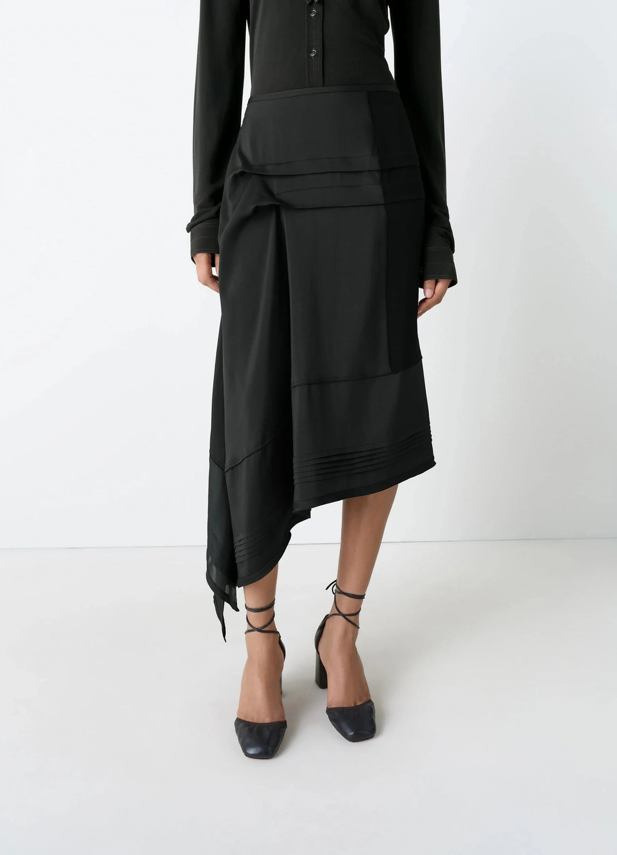 SKIRT WITH PLEATS
