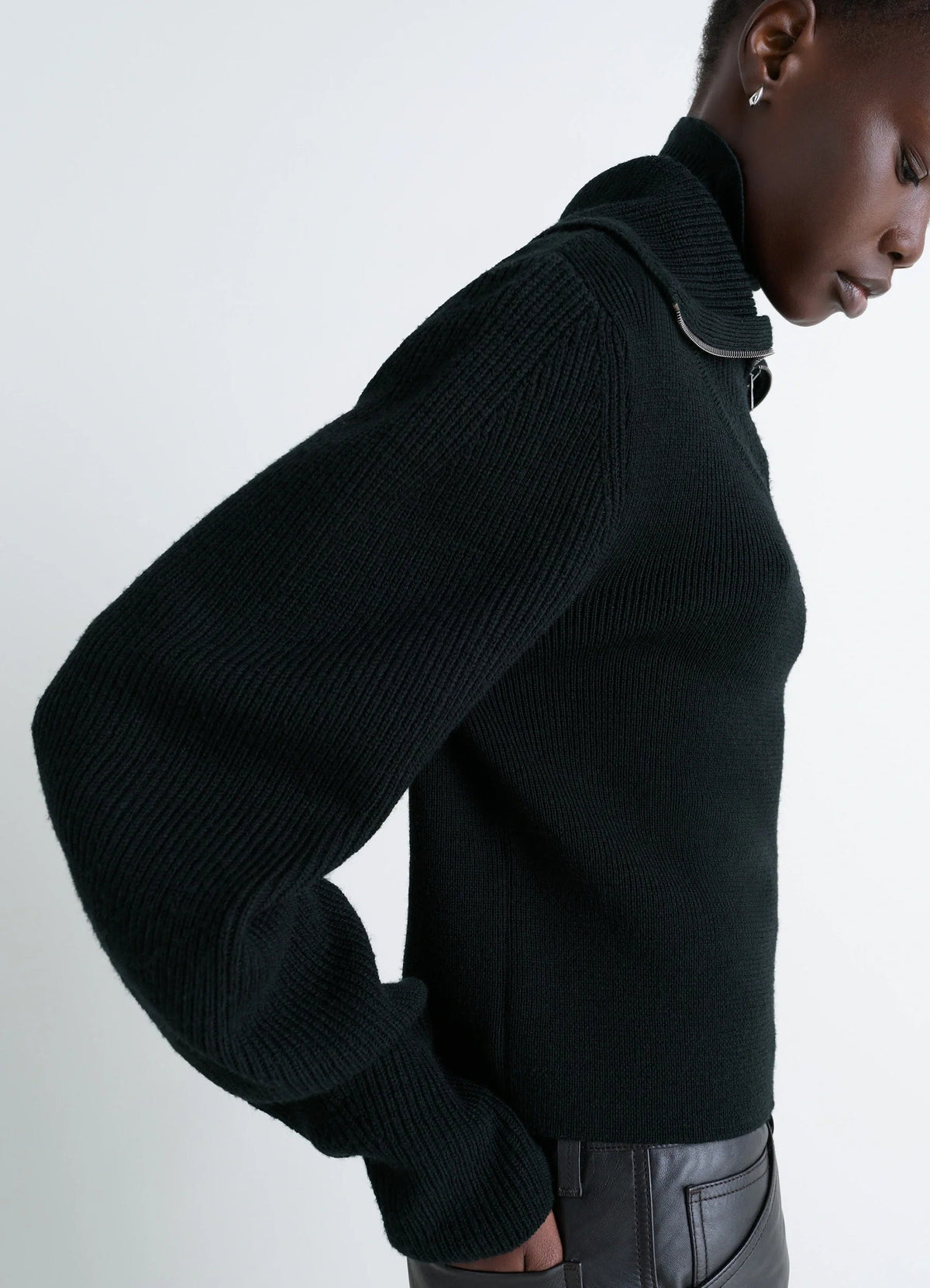 ZIPPED SWEATER