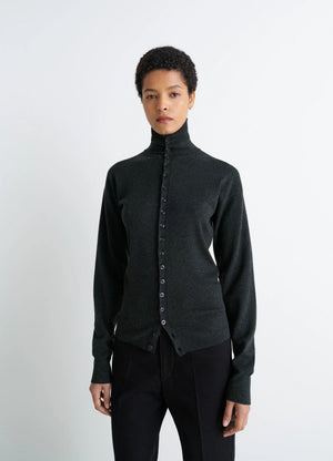 BUTTONED FITTED CARDIGAN