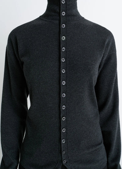 BUTTONED FITTED CARDIGAN