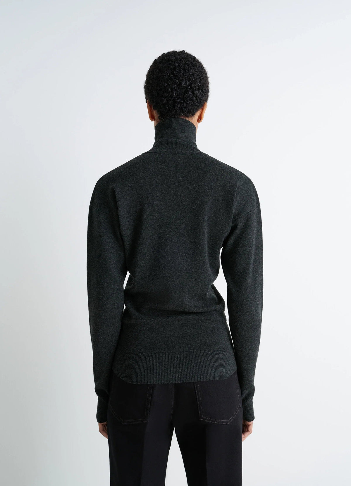 BUTTONED FITTED CARDIGAN