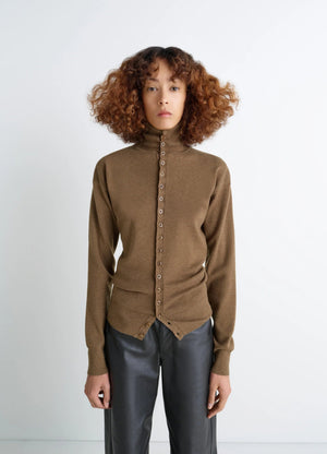 BUTTONED FITTED CARDIGAN