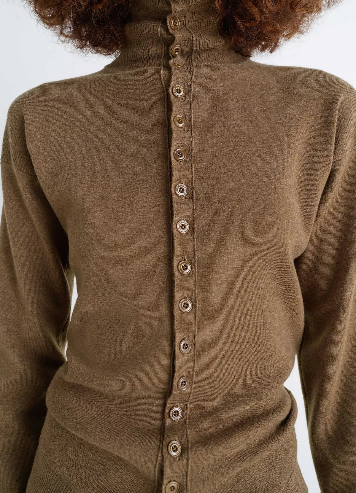 BUTTONED FITTED CARDIGAN
